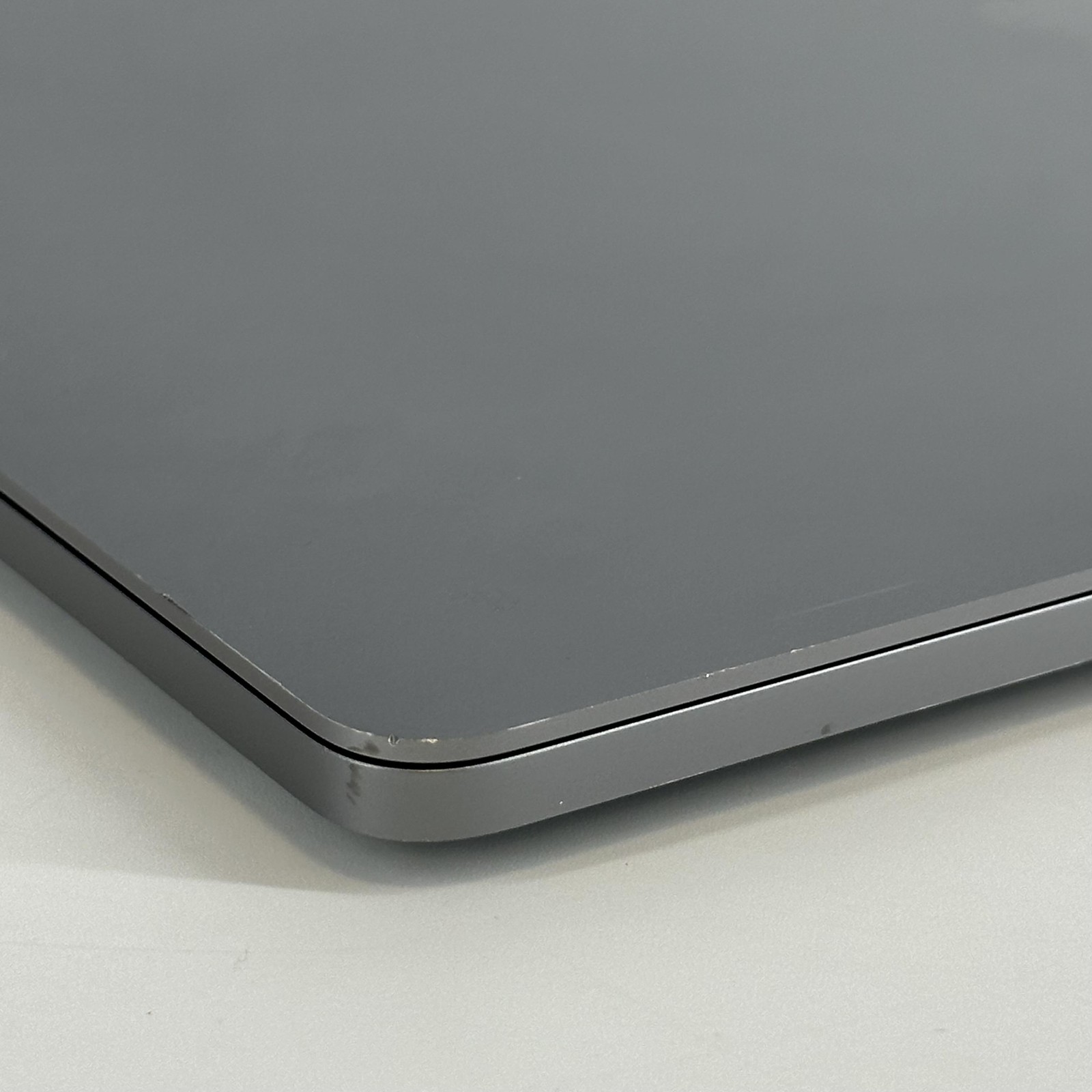 MacBook Pro 16 Touch Bar Space Gray 2019 2.4GHz i9 32GB 2TB SSD Radeon Pro 5500M