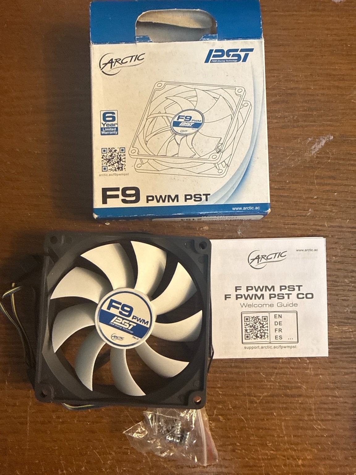 ARCTIC F9 PWM PST 92mm Case Fan Fluid Dynamic Bearing 4-Pin PWM w/ Box & Screws