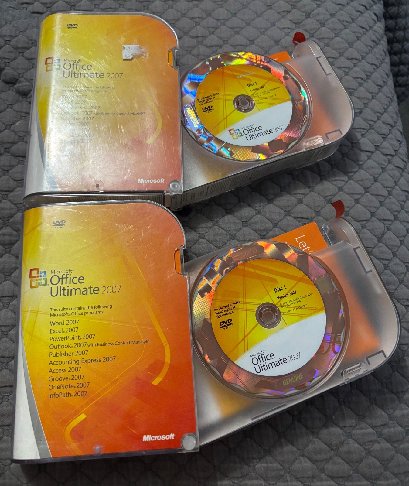 Microsoft Office Ultimate 2007 w/ Product Key – 2 Disc Set w/ Case & Insert