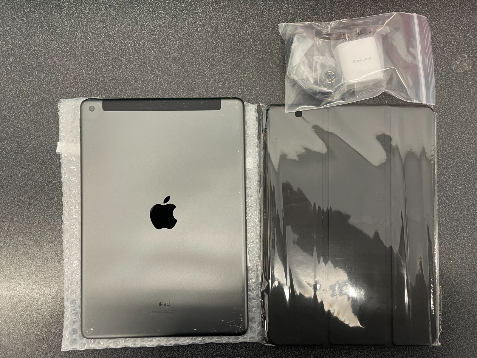 Apple iPad 9th Gen. 64GB, Wi-Fi, 10.2 in – Space Gray – Bundle – Daily Deal
