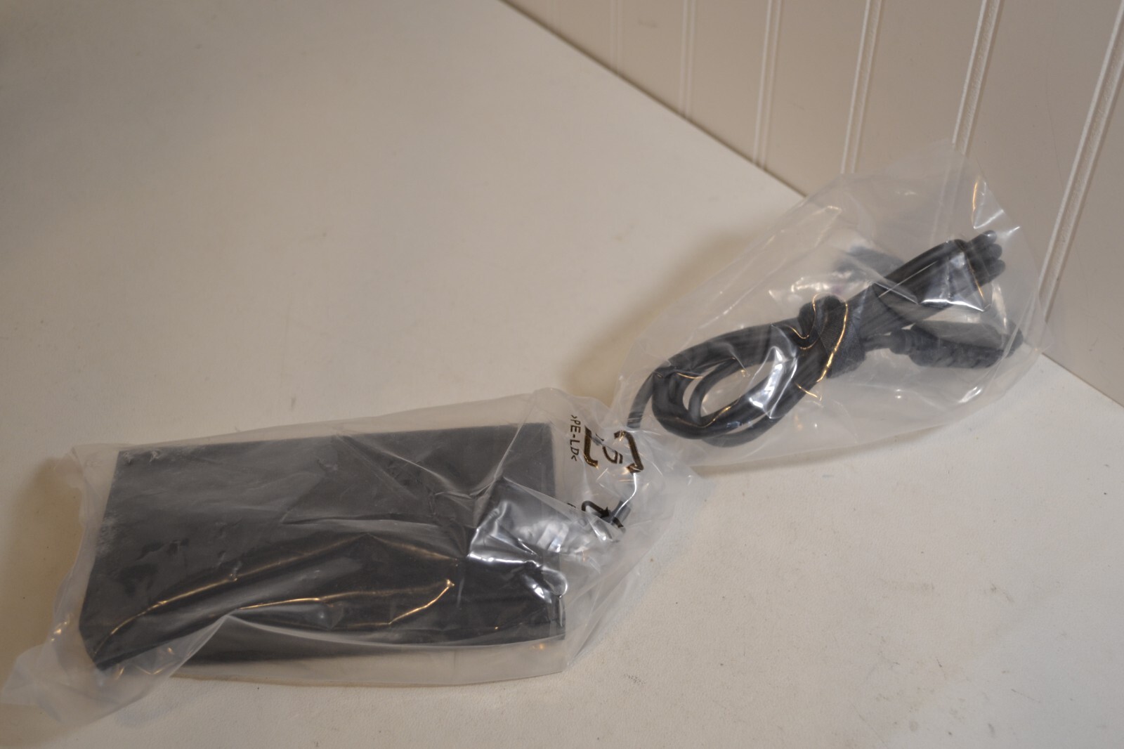 AC Adapter Model: PA-1131-15 19V 7.1A