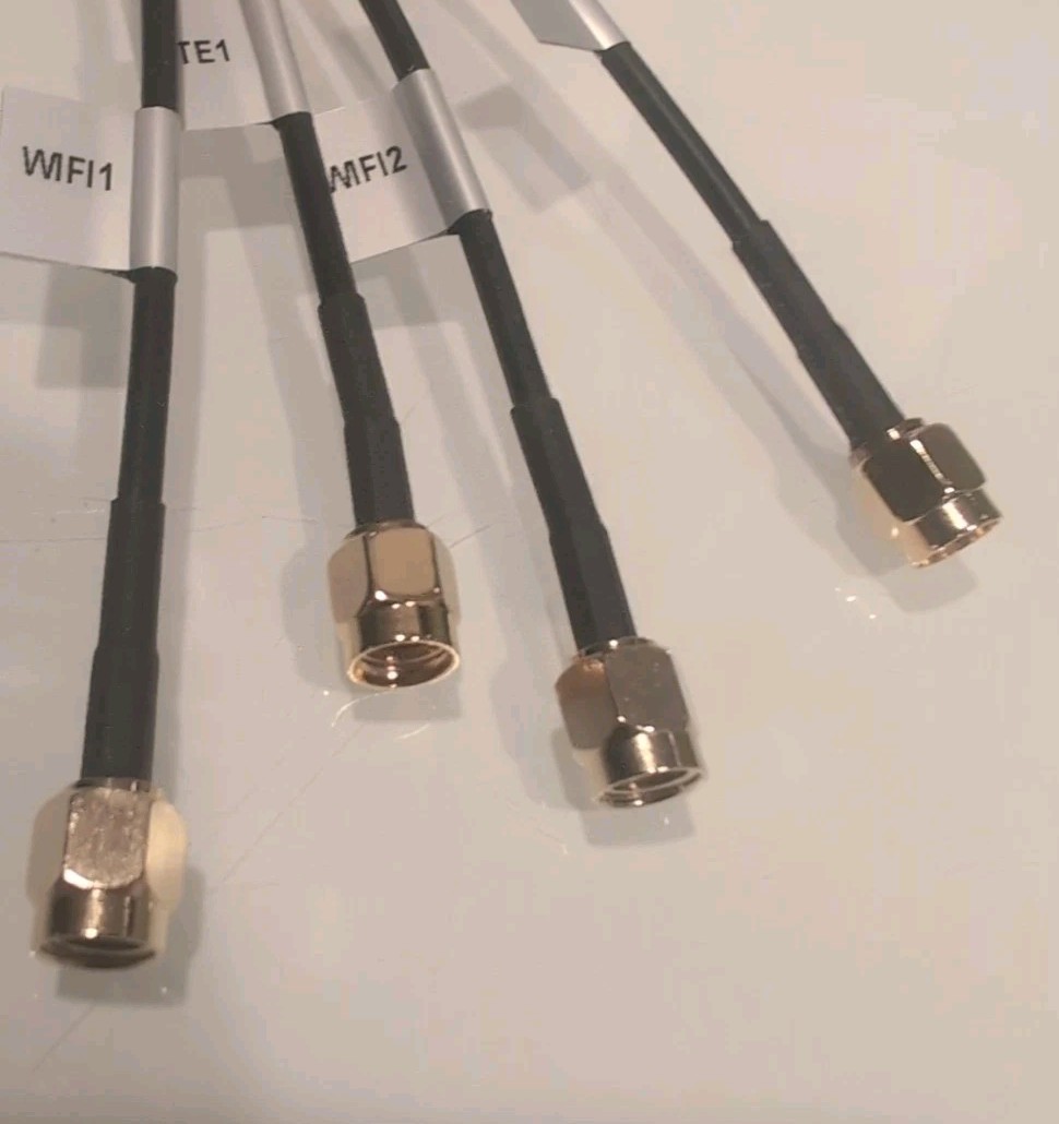 Quectel 5G/LTE Screw Mount Combo Puck Antenna MIMO omnidirectional 8 dBi 4 in 1
