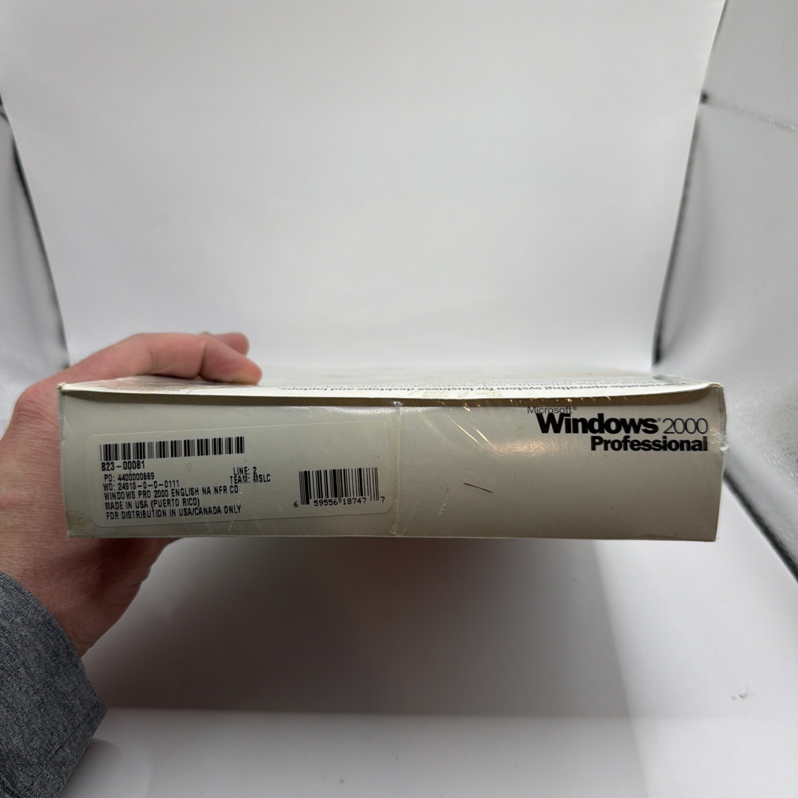 Microsoft Windows 2000 Professional Retail Box Circuit City CD Disc + NEW Floppy