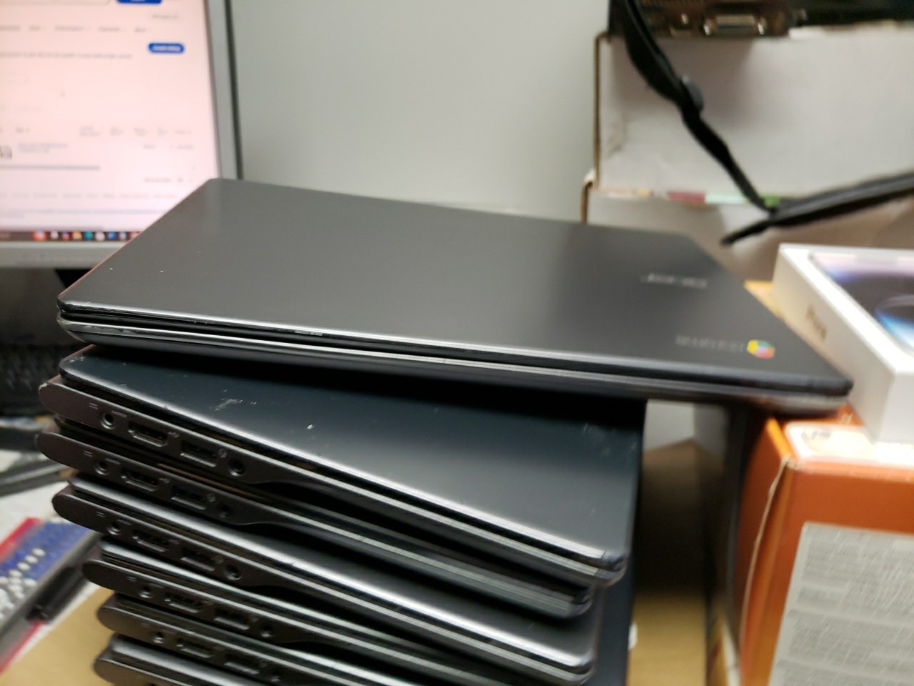 ACER C720 CHROMEBOOK NO CHARGER free ship