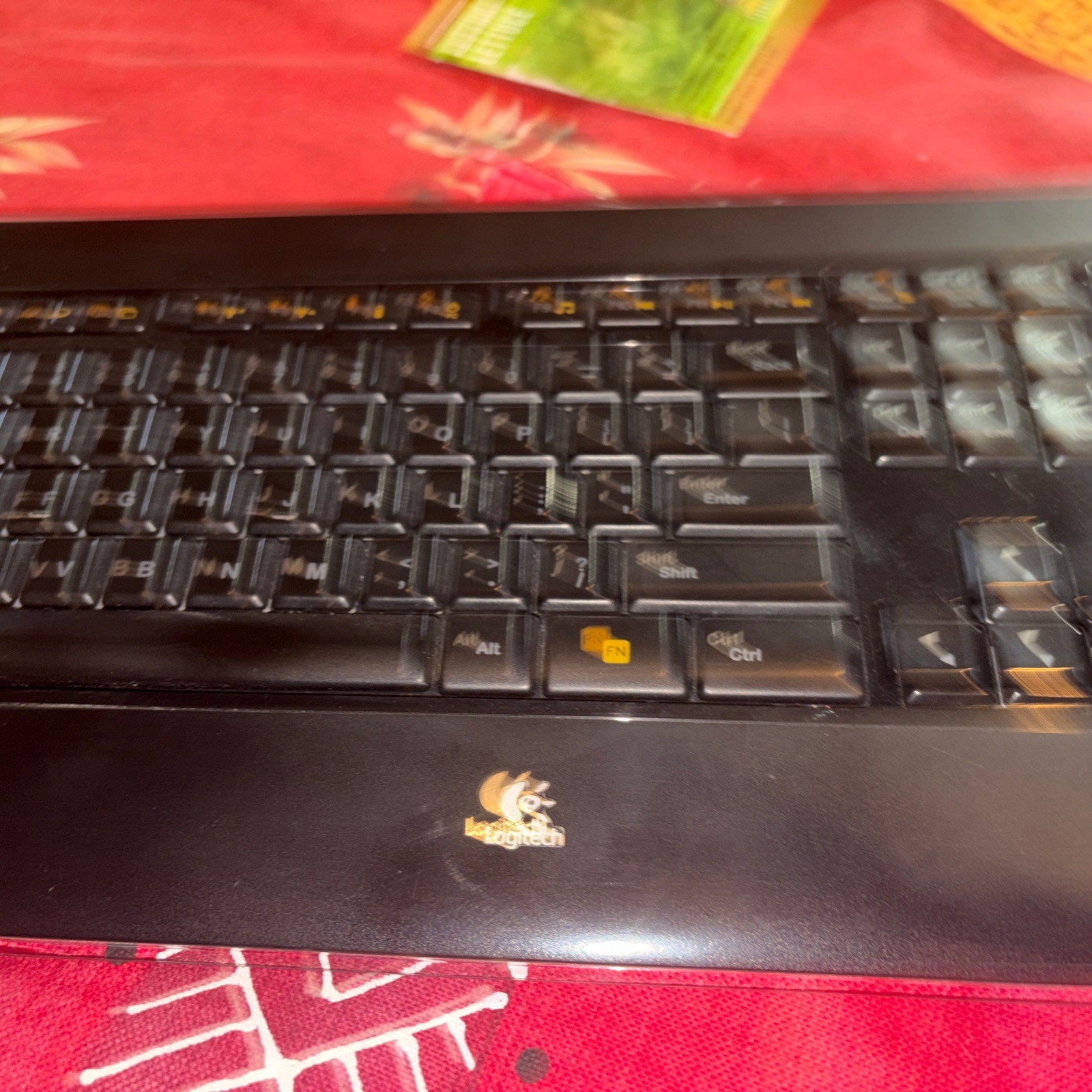 LOGITECH K800 Wireless Illuminated Keyboard this is a mystery if it works