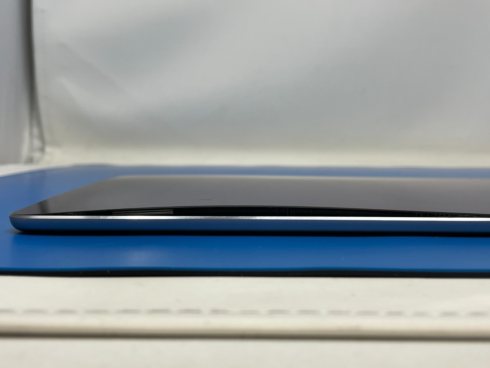 FOR REPAIR: 3 Apple iPad Air 2 Wi-Fi with 64GB storage A1566 MGKL2LL/A
