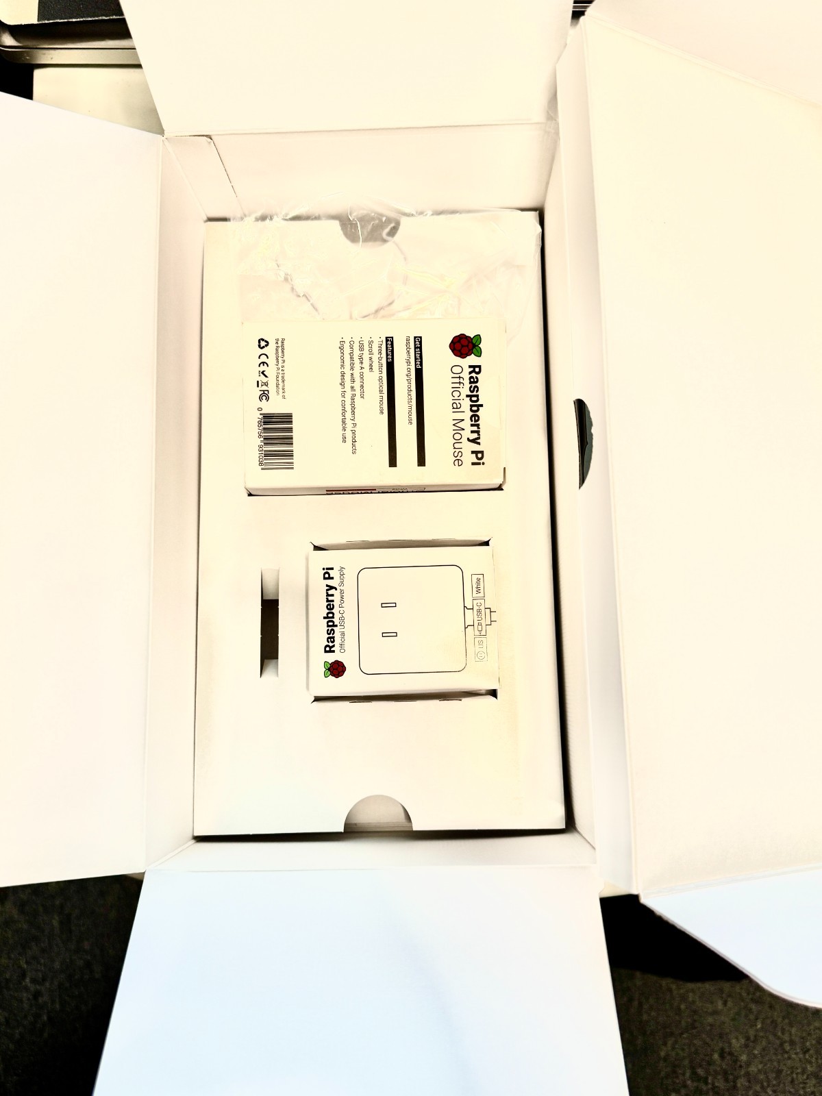 Raspberry Pi 400 (microSD, Broadcom BCM2711, 1.80 GHz, 4GB, US layout) Keyboard