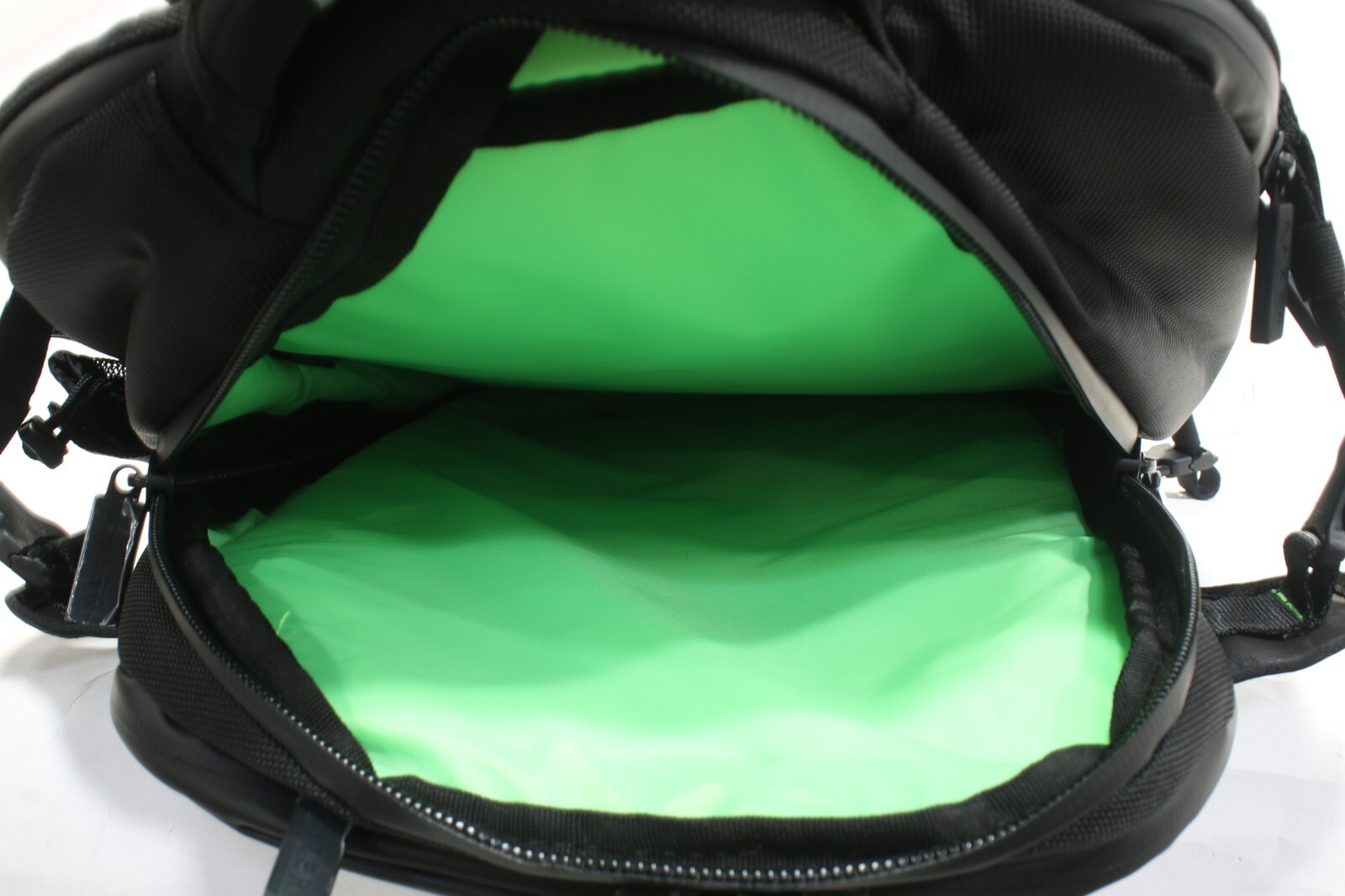 Razer Rogue V3 18″ Gaming Laptop Backpack – Tear & Water Resistant
