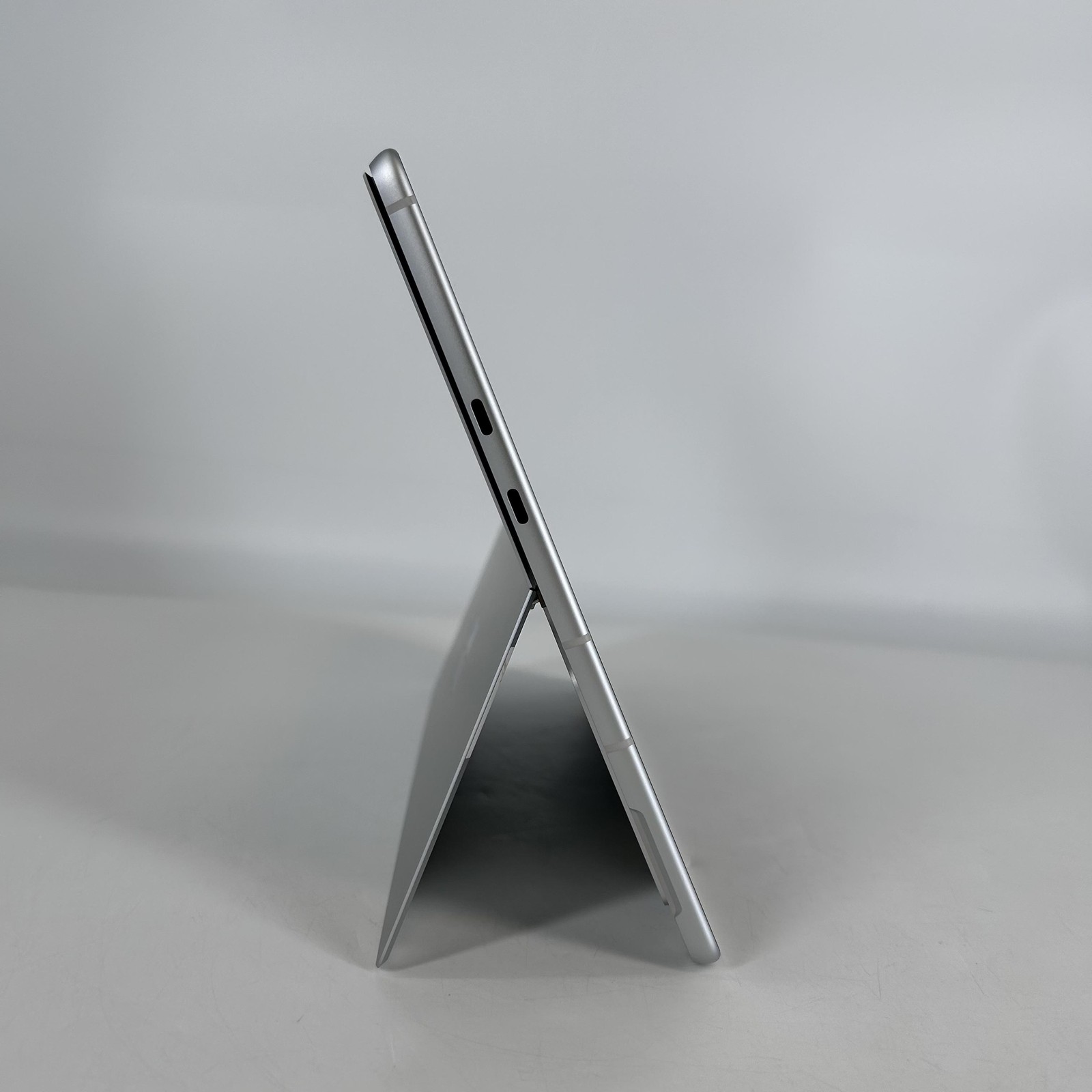 Microsoft Surface Pro 11 5G 13 Silver X Plus 3.40 GHz 16GB 256GB SSD Very Good