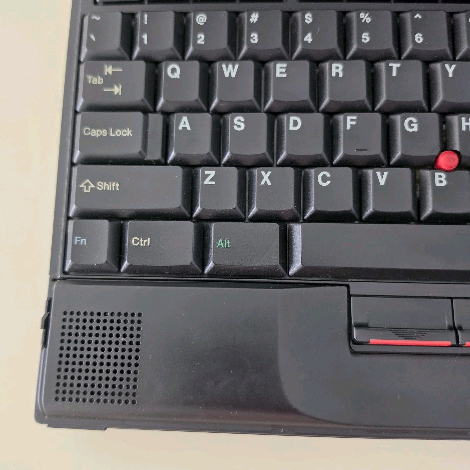 RARE Vintage 12.1″ IBM ThinkPad 760E Laptop – Intel Pentium 72MB RAM 1.33GB HDD