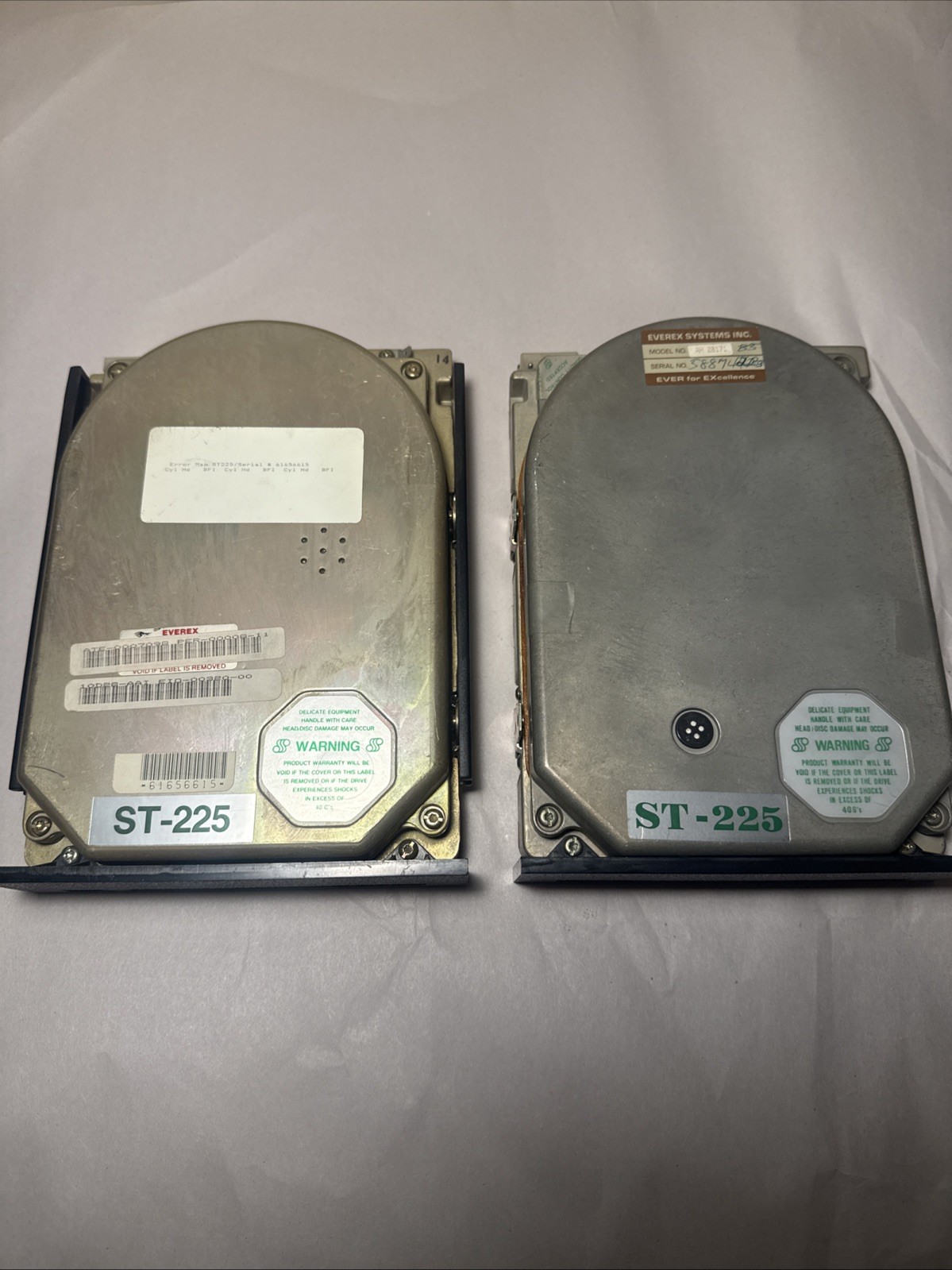 (2) Vintage Seagate ST225 20mb 3600 RPM 5.25″ SCSI SE Internal Hard Drives