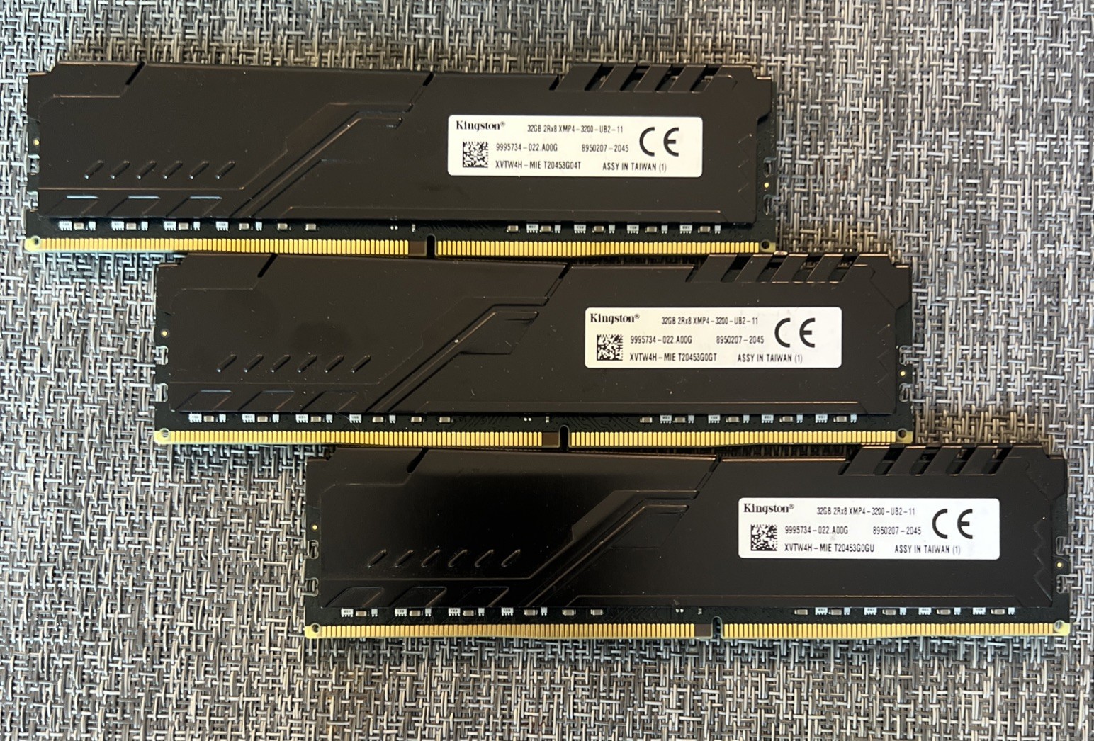 Kingston 32GB XVTW4H-MIE Fury Black Desktop XMP4-3200 (1 X 32GB) See Picture