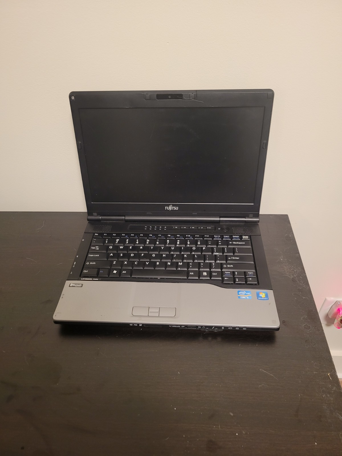 Fujitsu LifeBook 13.3″ Core i5 2.5-2.99GHz 8GB 128GB SSD Charger