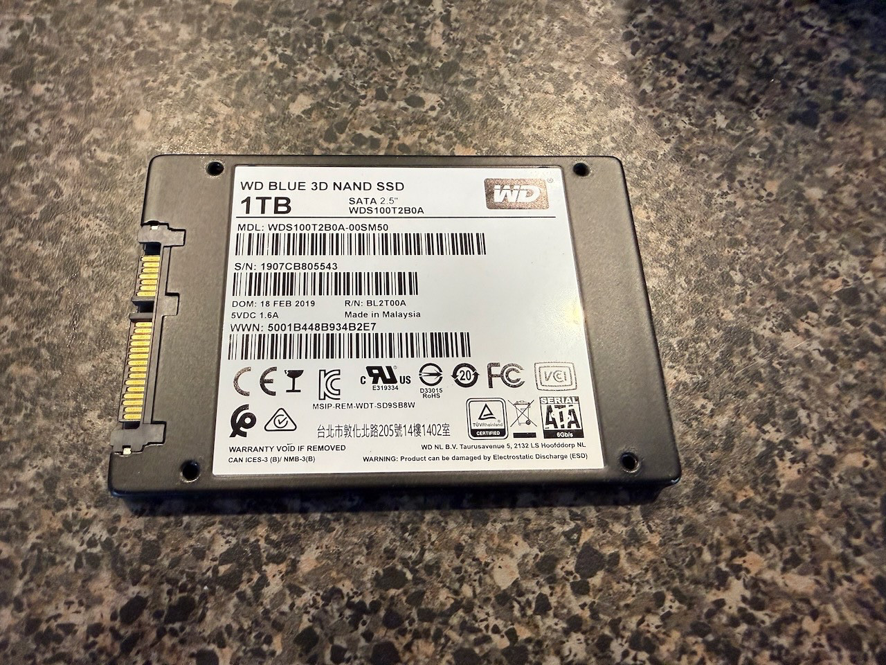 Western Digital WDS100T2B0A 1TB Solid State Drive SSD SATA 3D NAND