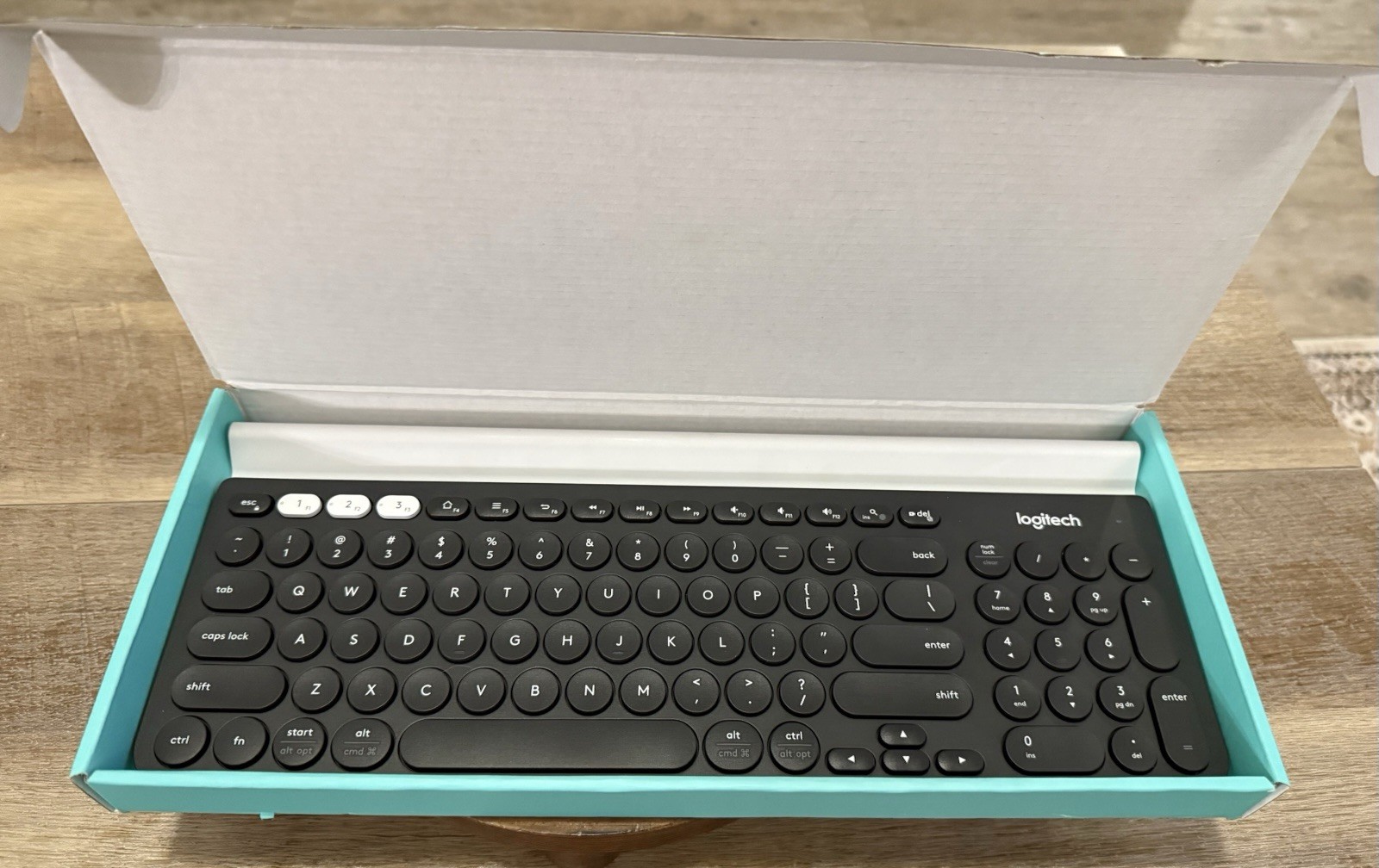 Logitech K780 Multi Device Wireless Keyboard MAC/WINDOWS/CHROME OS/ANDROID/IOS