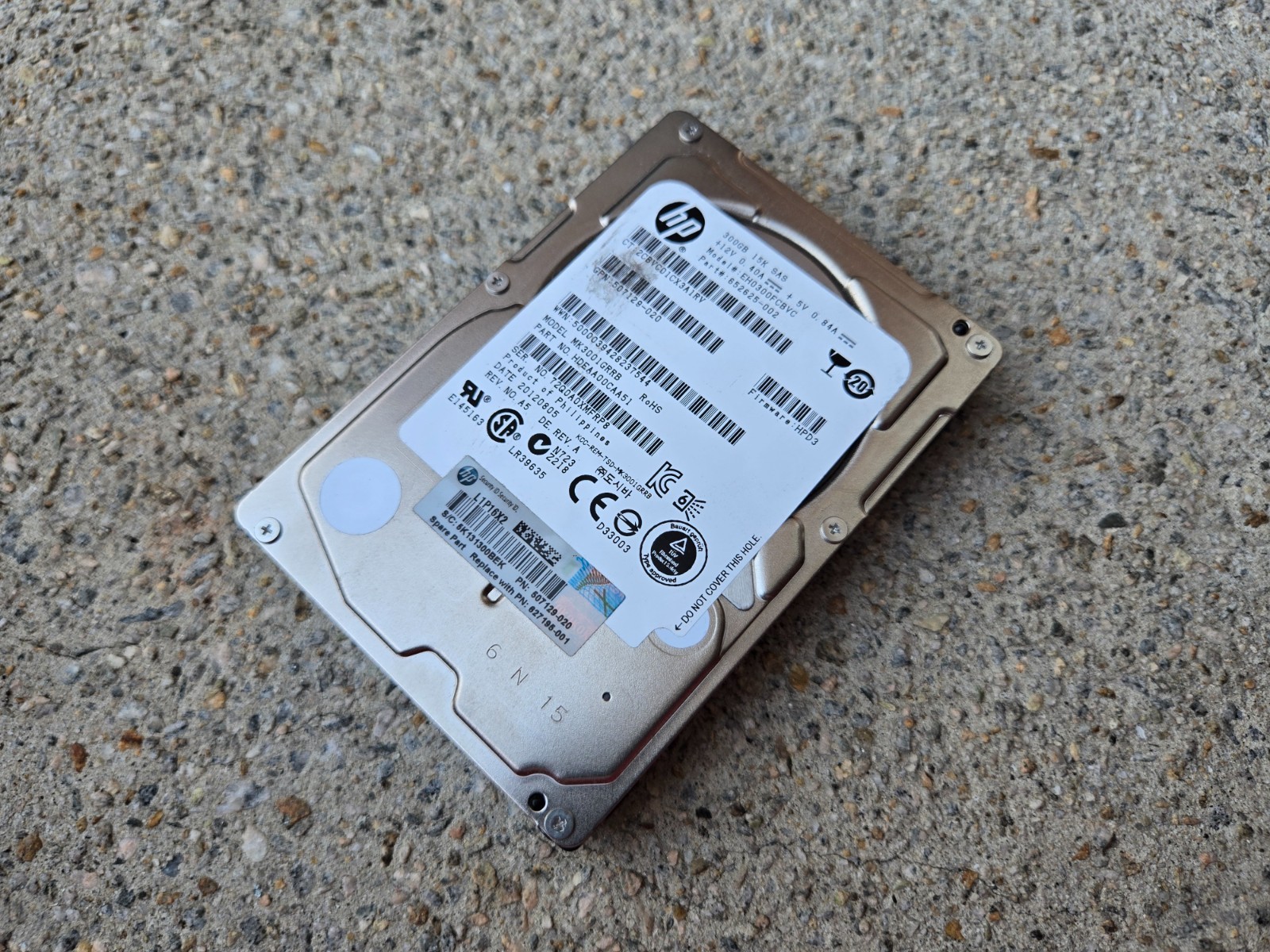 HP 652625-002 EH0300FCBVC 300GB 15K RPM 64MB Cache 6 Gb/s SAS 2.5″ HDD