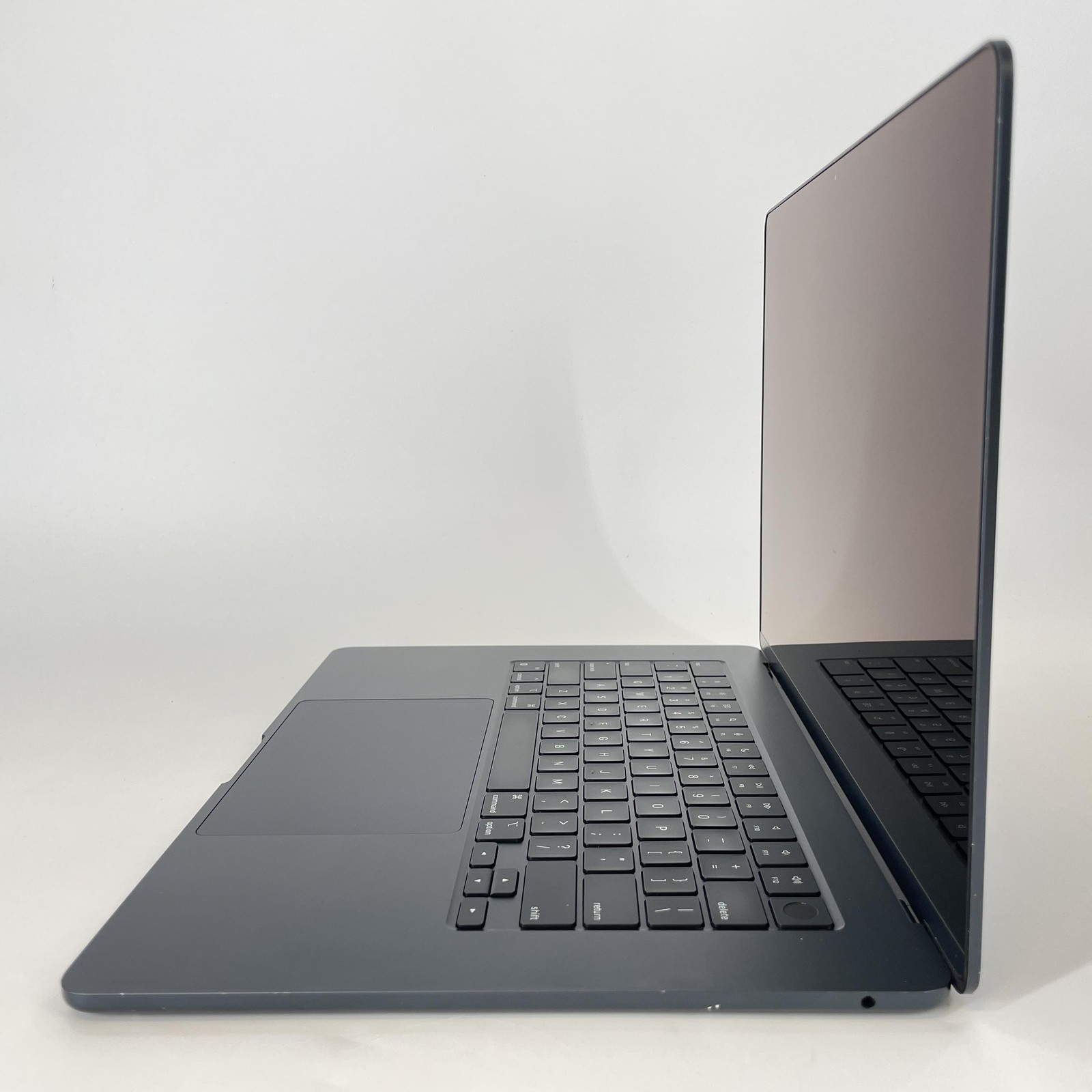 MacBook Air 15 Midnight 2023 M2 8-Core CPU 10-Core GPU 24GB 1TB SSD Blue Spots