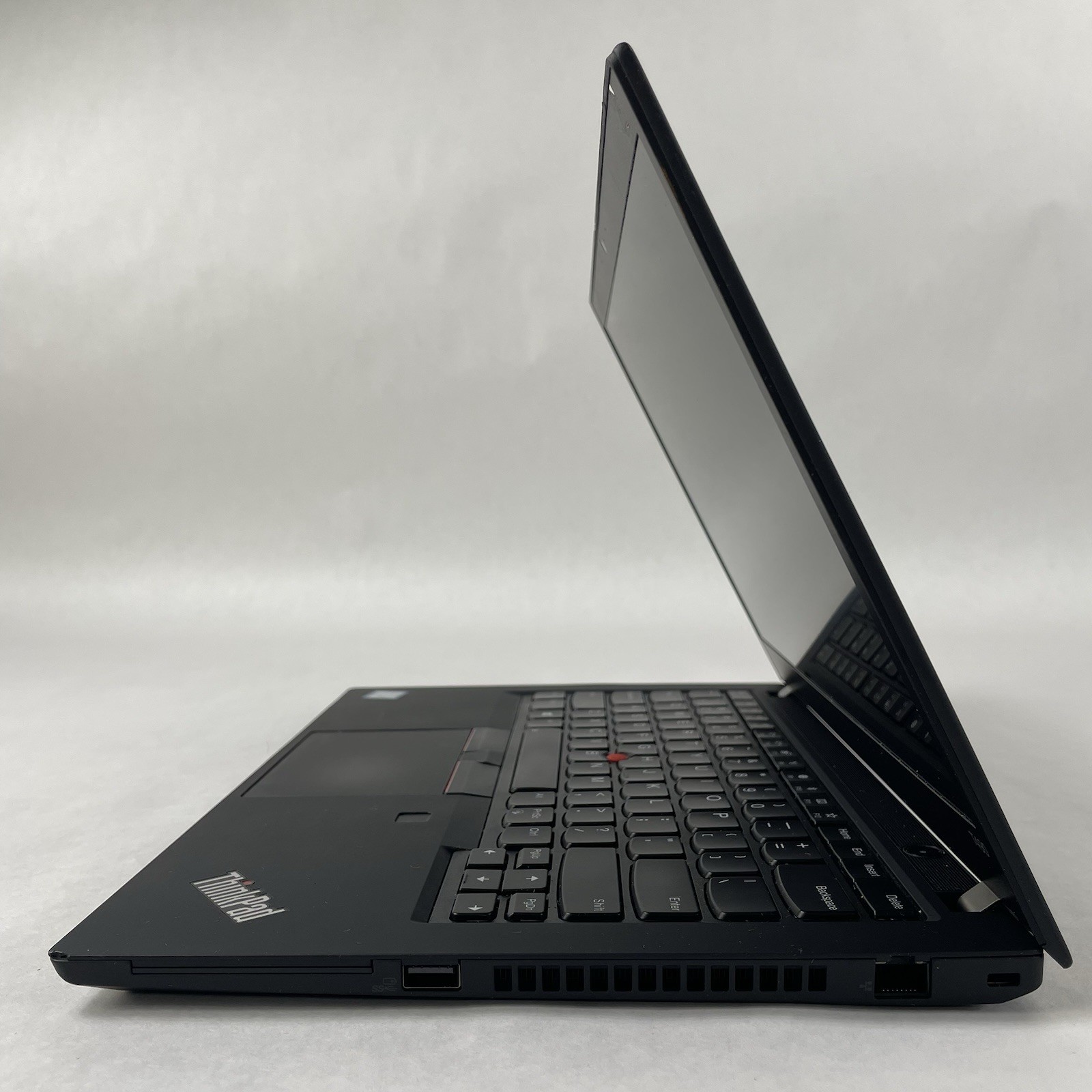 Lenovo ThinkPad T490 14″ i5-8365U 1.60 GHz 8 GB RAM No SSD/OS/AC – Chipped Palm