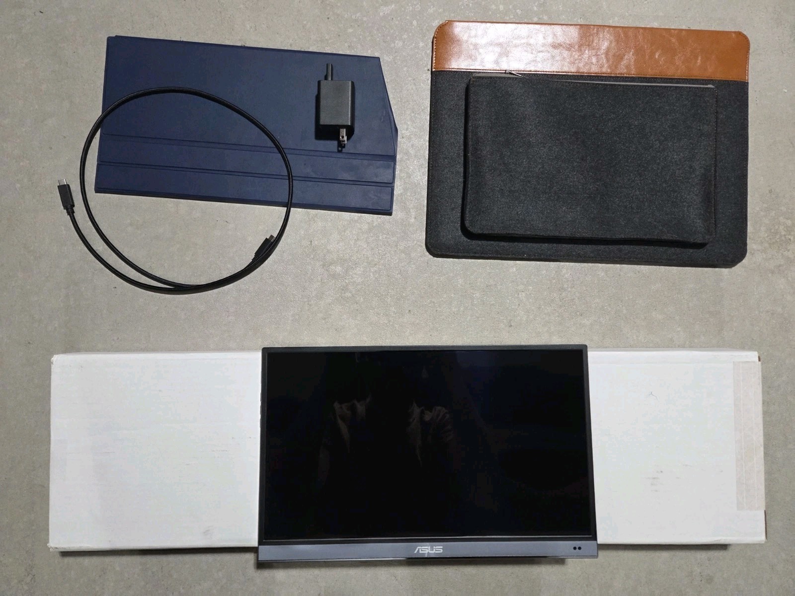 ASUS ZenScreen 15.6″ Portable Monitor (MQ16AH)16:9 with Fold Cover Stand