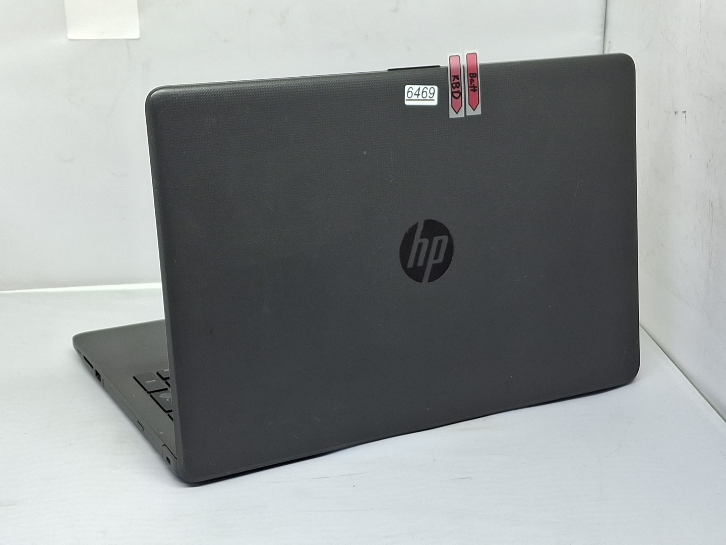 HP 250 G6 – i5-7200U – 8GB, 256GB, Windows 11 – bad key, loose hinge