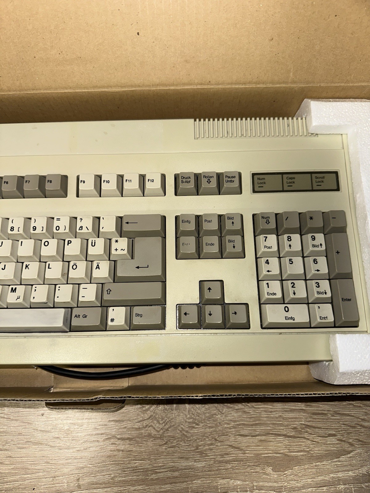 Vintage Monterey K104 Mechanical Keyboard QWERTZ ISO-DE Original Box / FKF456K-104