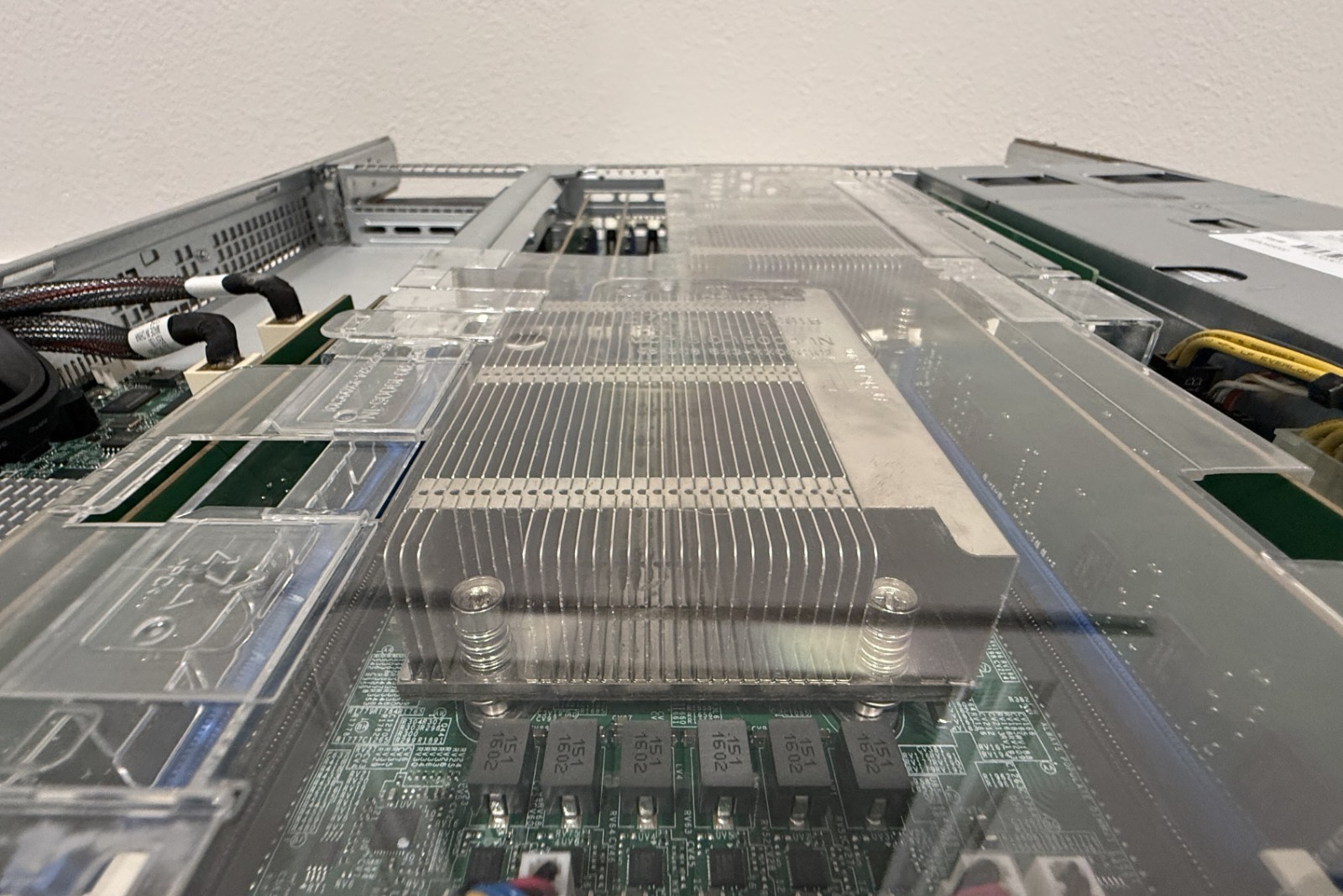 Supermicro SYS-1028R-WTNR Server 2x E5-2680 v4 64GB DDR4 2x 512GB SSD 2x PSU