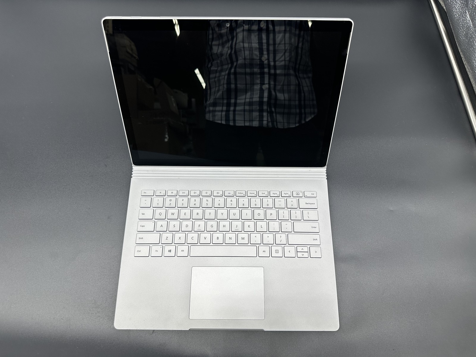 Microsoft Surface Book 2 I5-8350U 1.7GHz 8GB 256GB 13.5″ Win 10 Pro COSM DMG