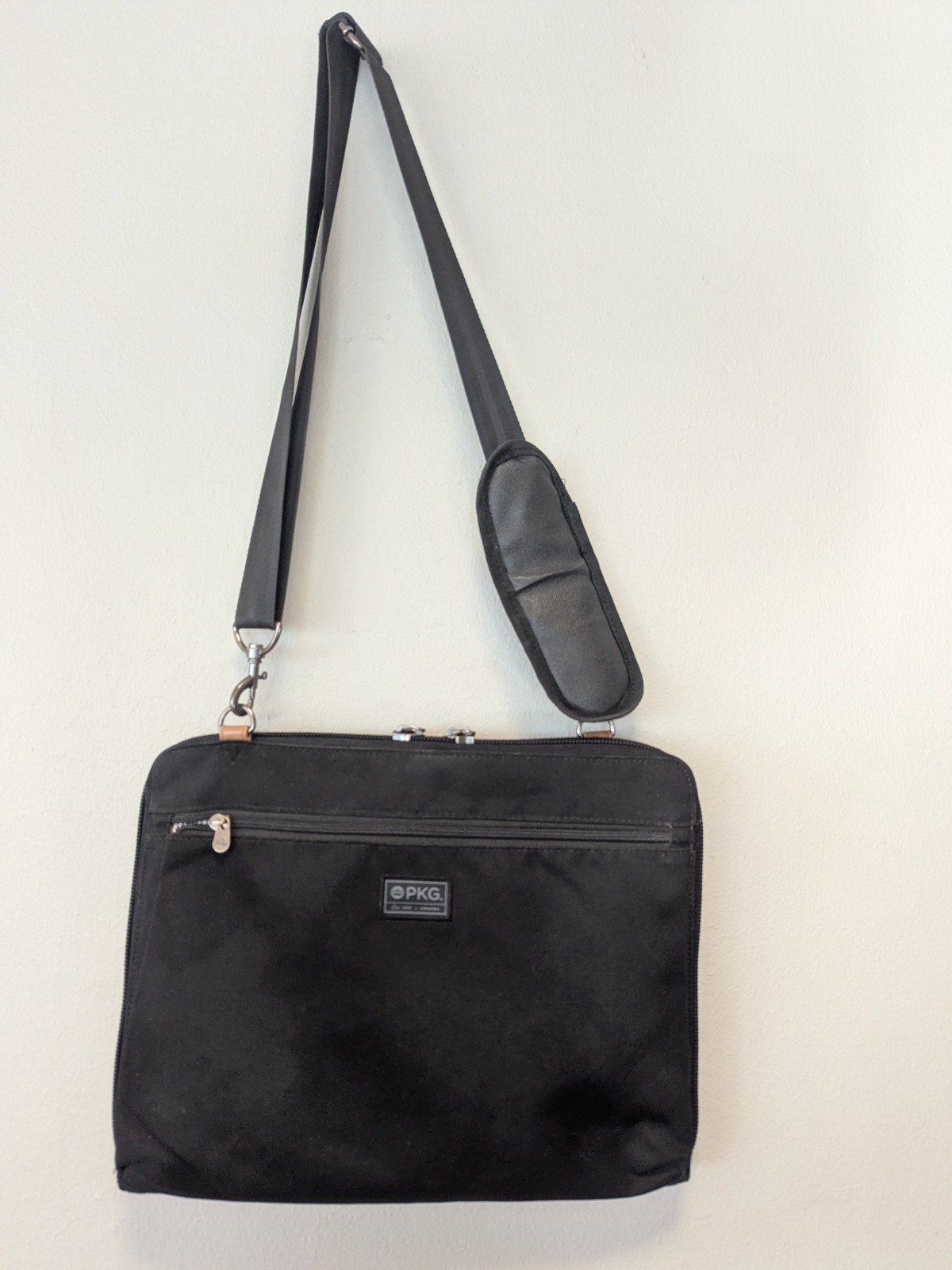 PKG Canada laptop Messenger Bag Black 15” Briefcase Computer Work Travel
