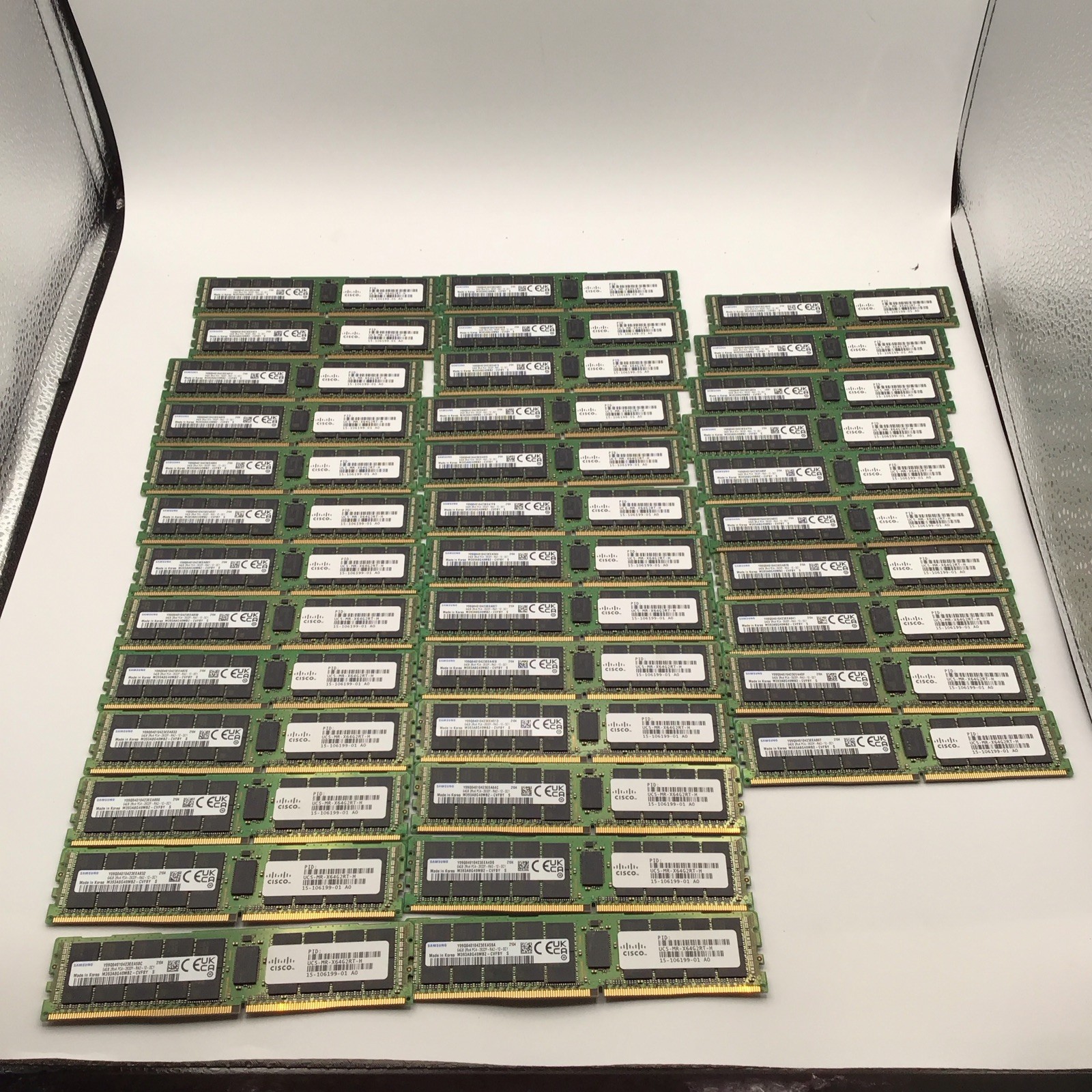Lot of 36x SAMSUNG 64GB (1X64GB) 2RX4 PC4-2933Y DDR4 M393A8G40AB2-CV Server RAM