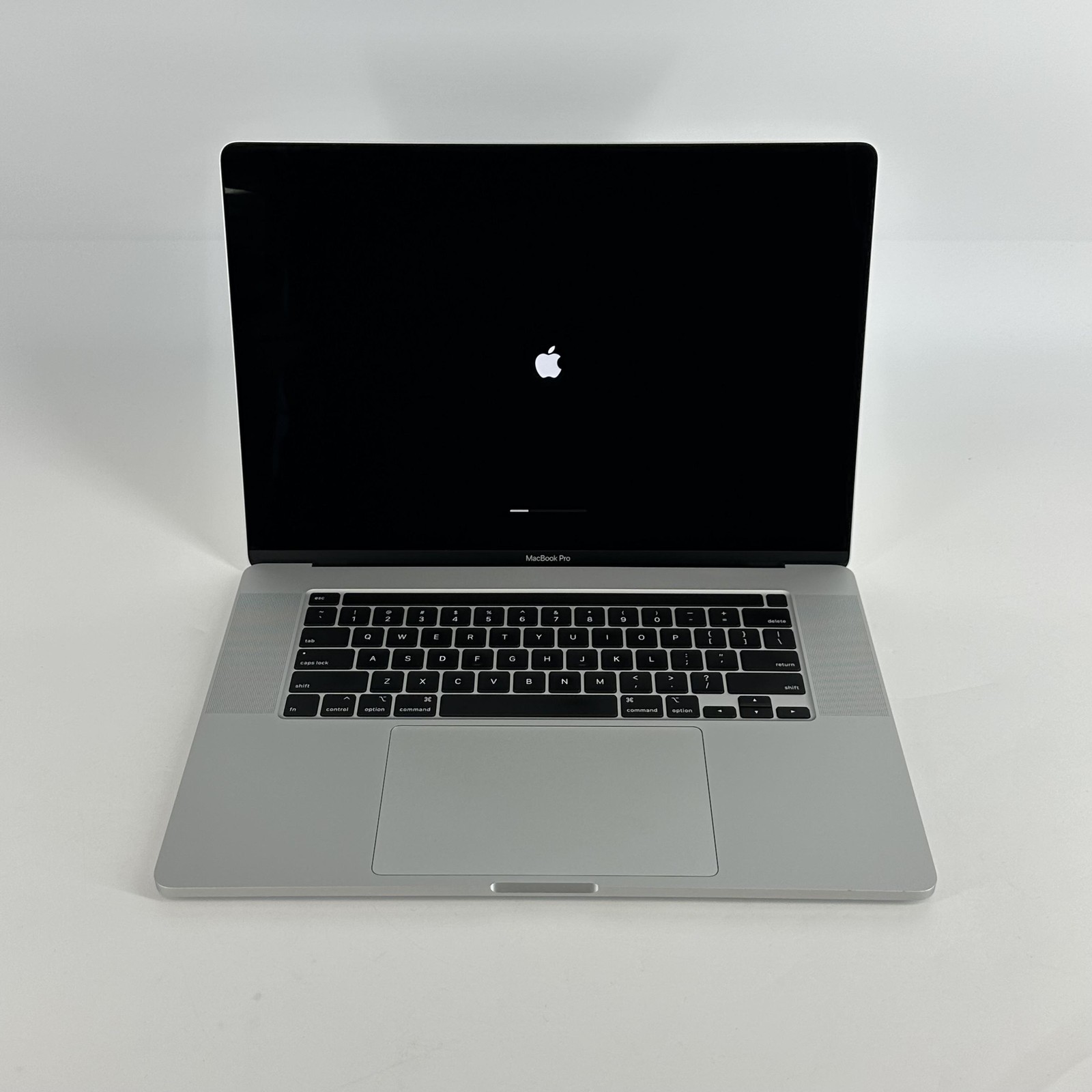 MacBook Pro 16 Touch Bar Silver 2019 2.4 GHz i9 32GB 512GB SSD Radeon Pro 5500M