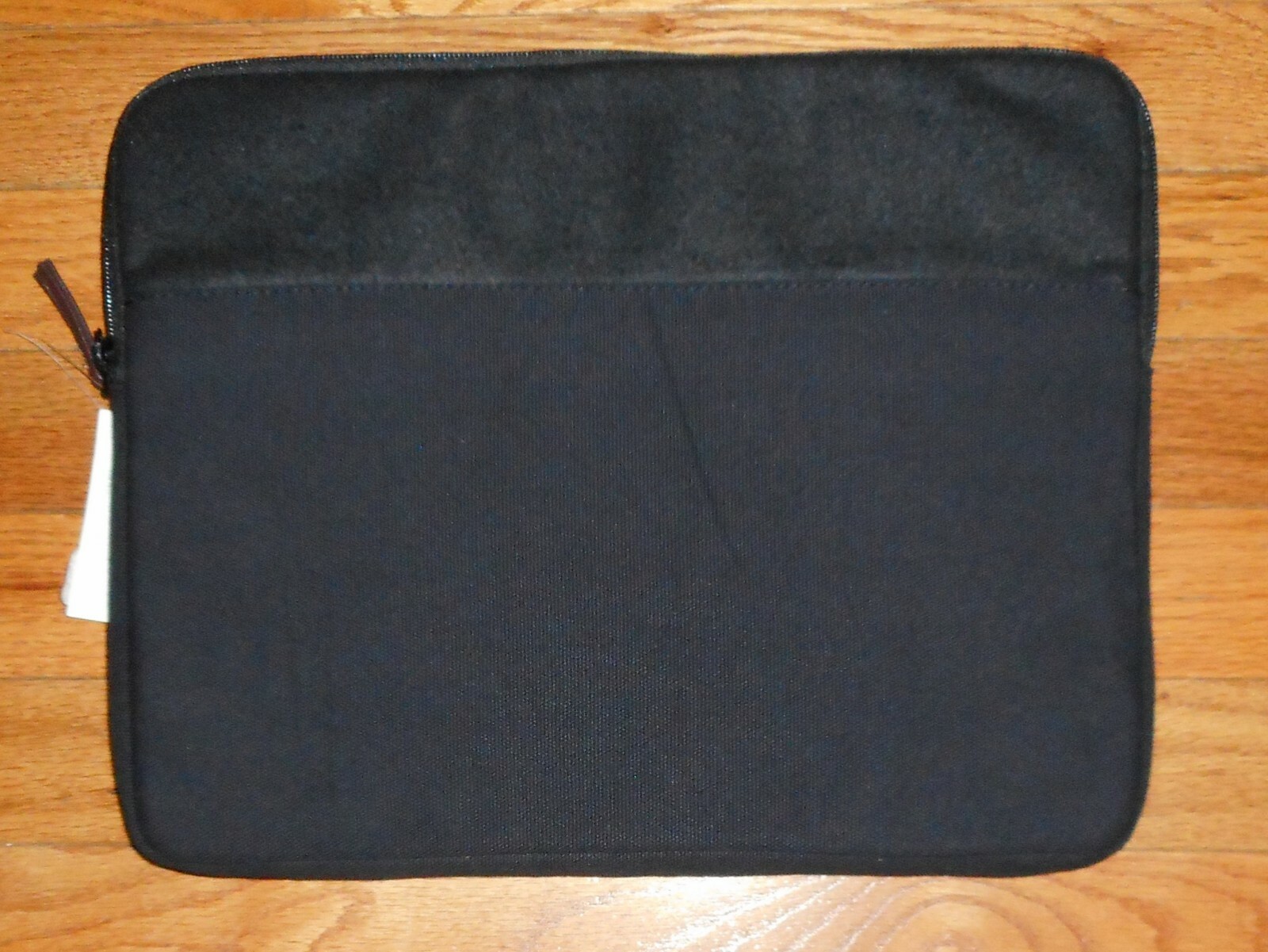 OLD NAVY BLACK PADDED 13″ LAP TOP SLEEVE WITH ZIPPER CLOSURE
