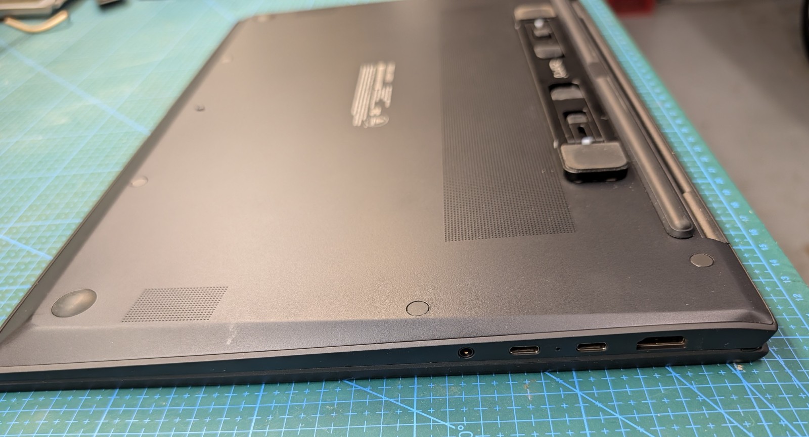LG Gram 17″ Laptop Intel Core Ultra 7 258V 32GB 2TB SSD Win 11 Home 64-Bit