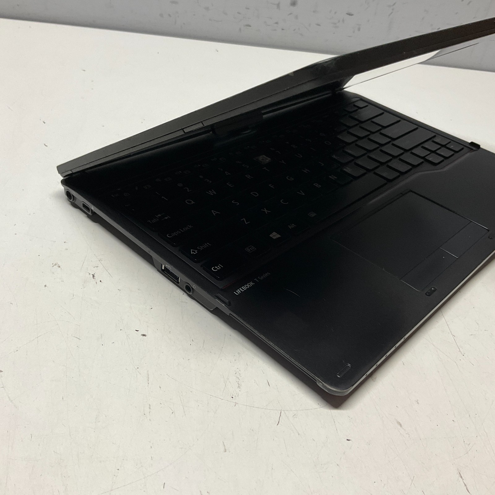 Fujitsu Lifebook T939 Laptop Intel Core i5-8265U @ 1.60 GHz 8GB 256GB SSD READ