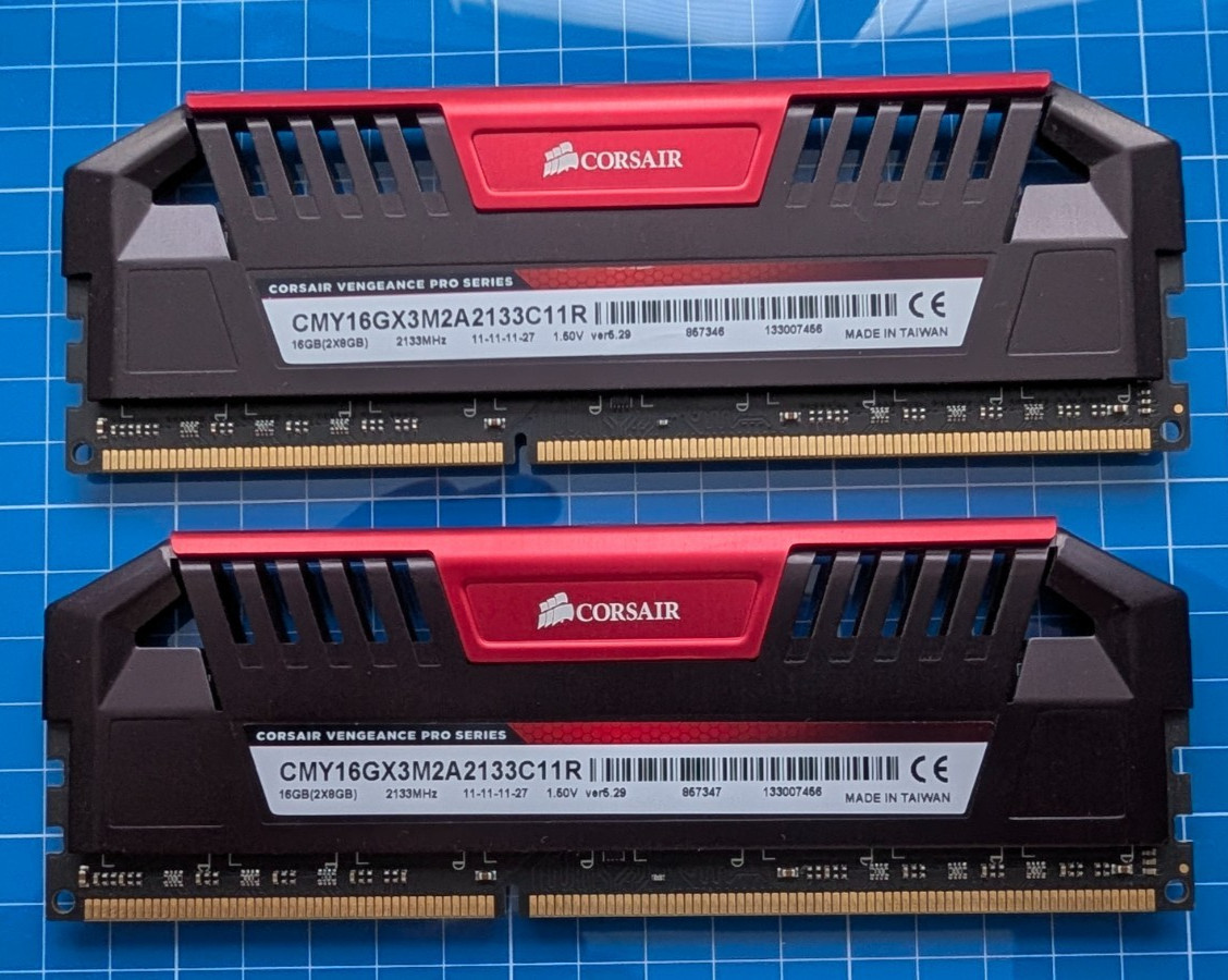 Corsair Vengeance Pro DDR3-2133 16GB Red and Black