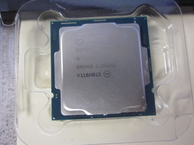 Intel Xeon W-120 @ 3.3GHz 12MB LGA1200 CPU SRH48