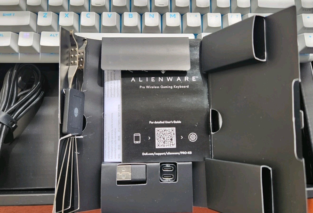 Alienware Pro Wireless Gaming Keyboard Bluetooth Lunar Light