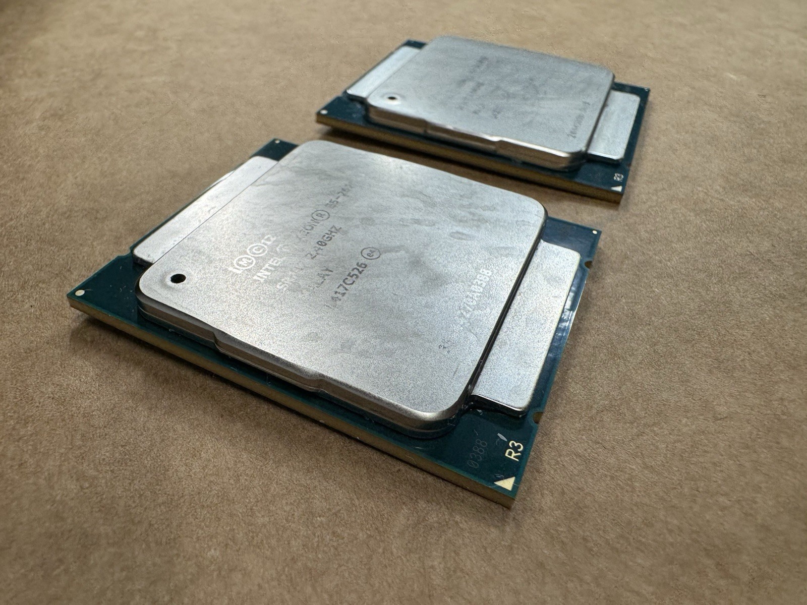 LOT OF 2 INTEL XEON E5-2620 V3 SR207 2.4GHZ 15MB 6 CORE 85W – SERVER PULL