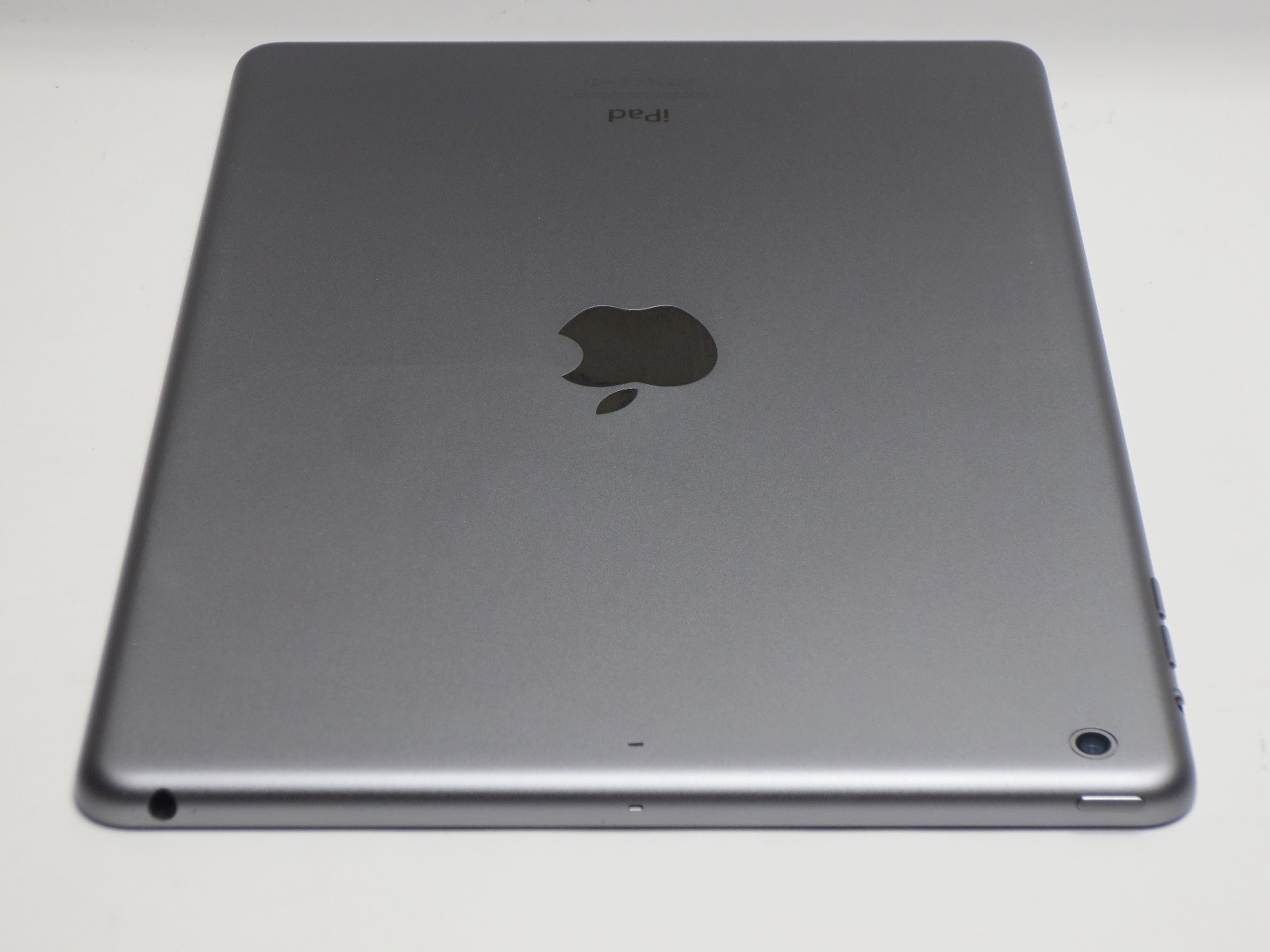 Apple iPad Air A1474 1st Gen 9.7-in. 128GB (Space Gray) Wi-Fi Only