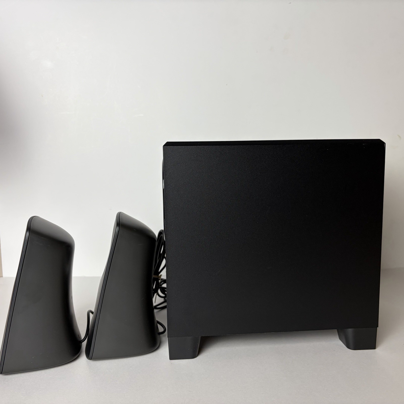 Logitech Z313 2.1 Multimedia 50W Speaker System with Subwoofer Black EUC