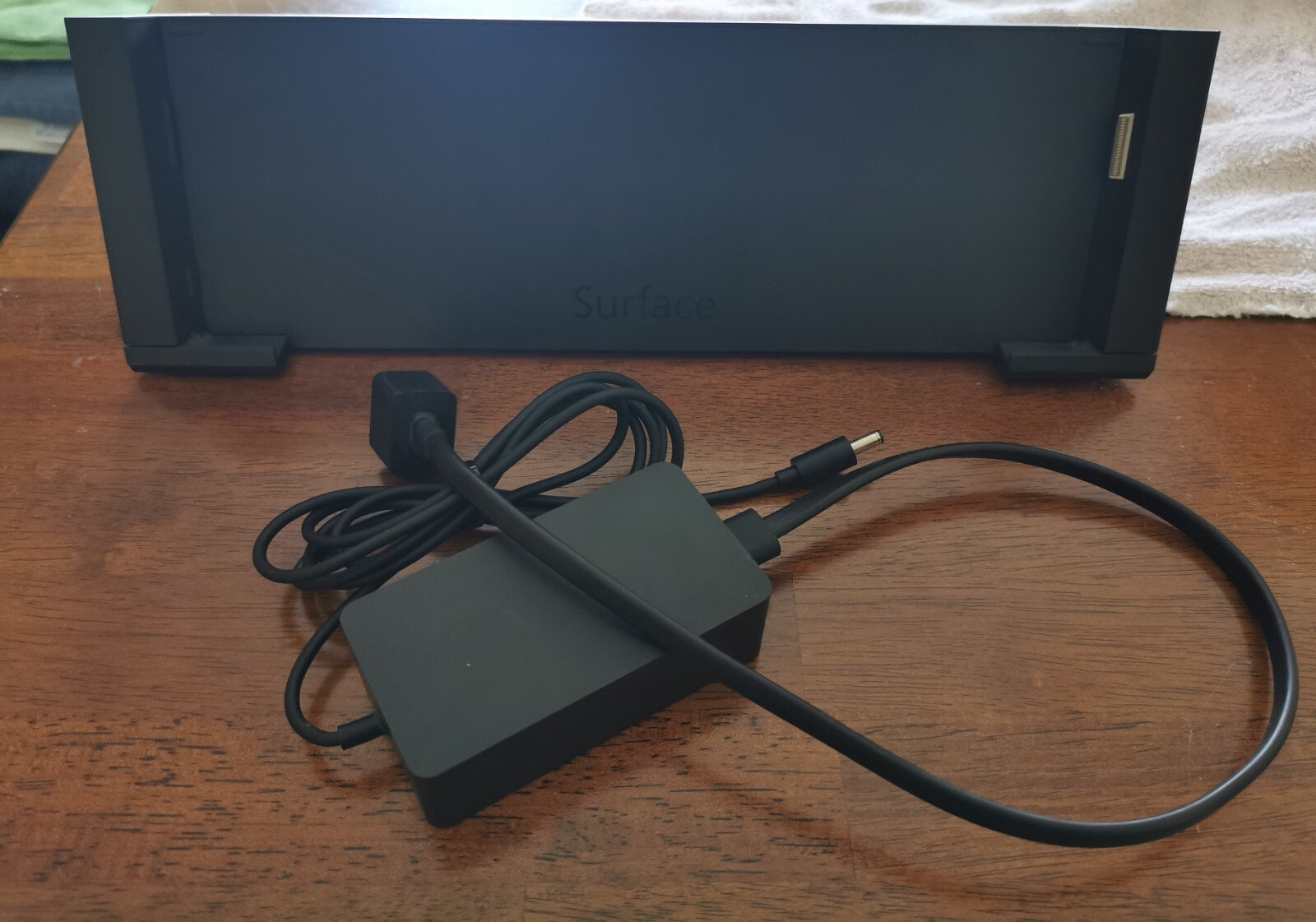 Microsoft Surface Pro 3 – 4 Docking Station 1664 USB 3.0 AC Adapter included