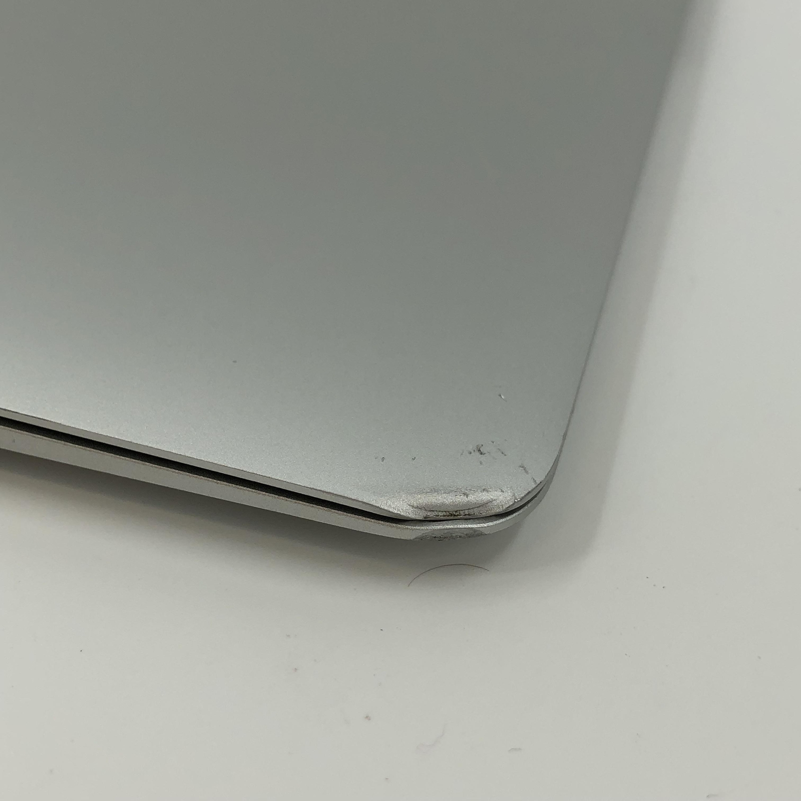 Apple MacBook Air 13 2017 1.8 GHz Intel Core i5 5th Gen 8GB 256GB SSD