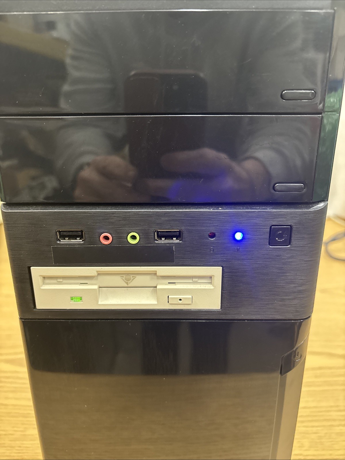 Custom Desktop PC ***Unknown Specs – Turns On***Parts/Repair