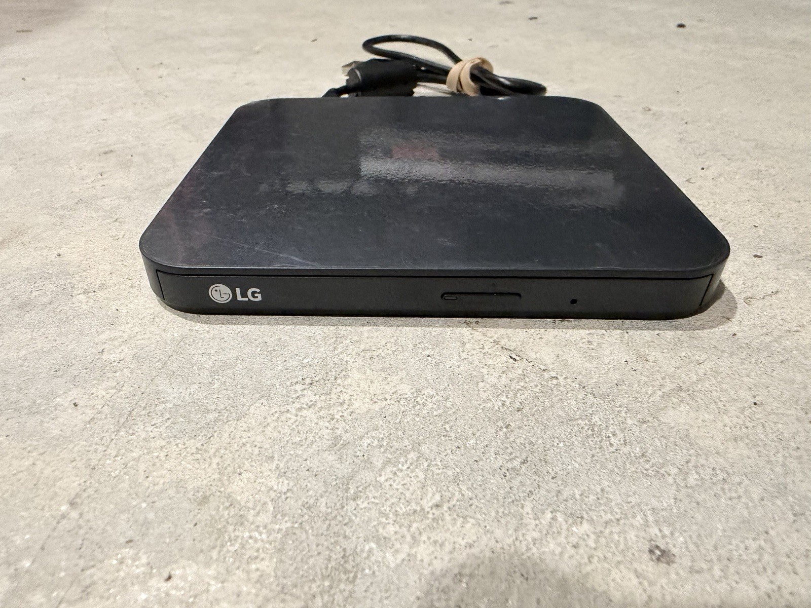 LG USB Ultra Slim Portable DVD SP80NB80 Writer/Burner Mac/Windows PC Compatible