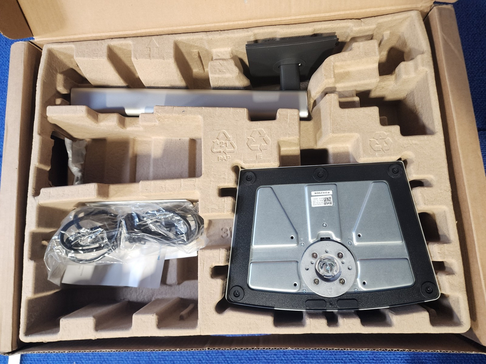 DELL-P2425DE DELL PRO 24IN PLUS QHD USB-C HUB MONITOR – GRADE B