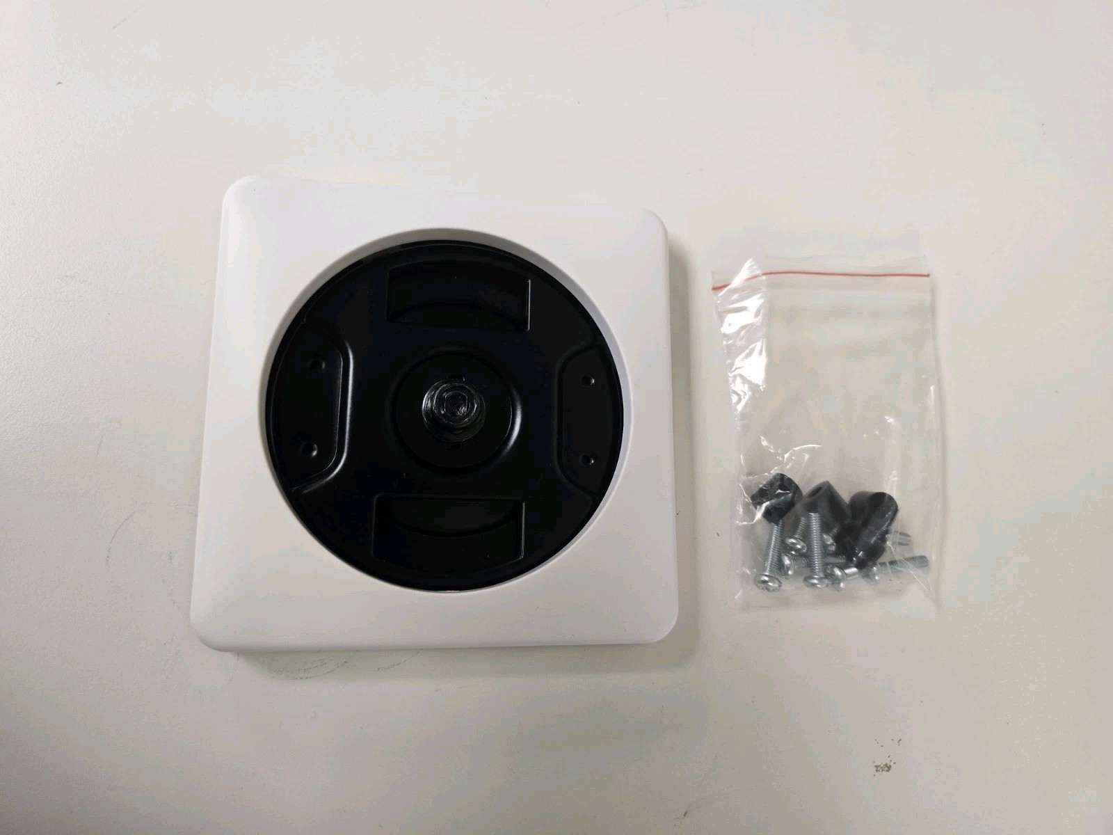 HUMANSCALE WHITE 100MM VESA PLATE FOR M2.1 M8.1 M10 MONITOR MOUNT ARM VESA1-11-W