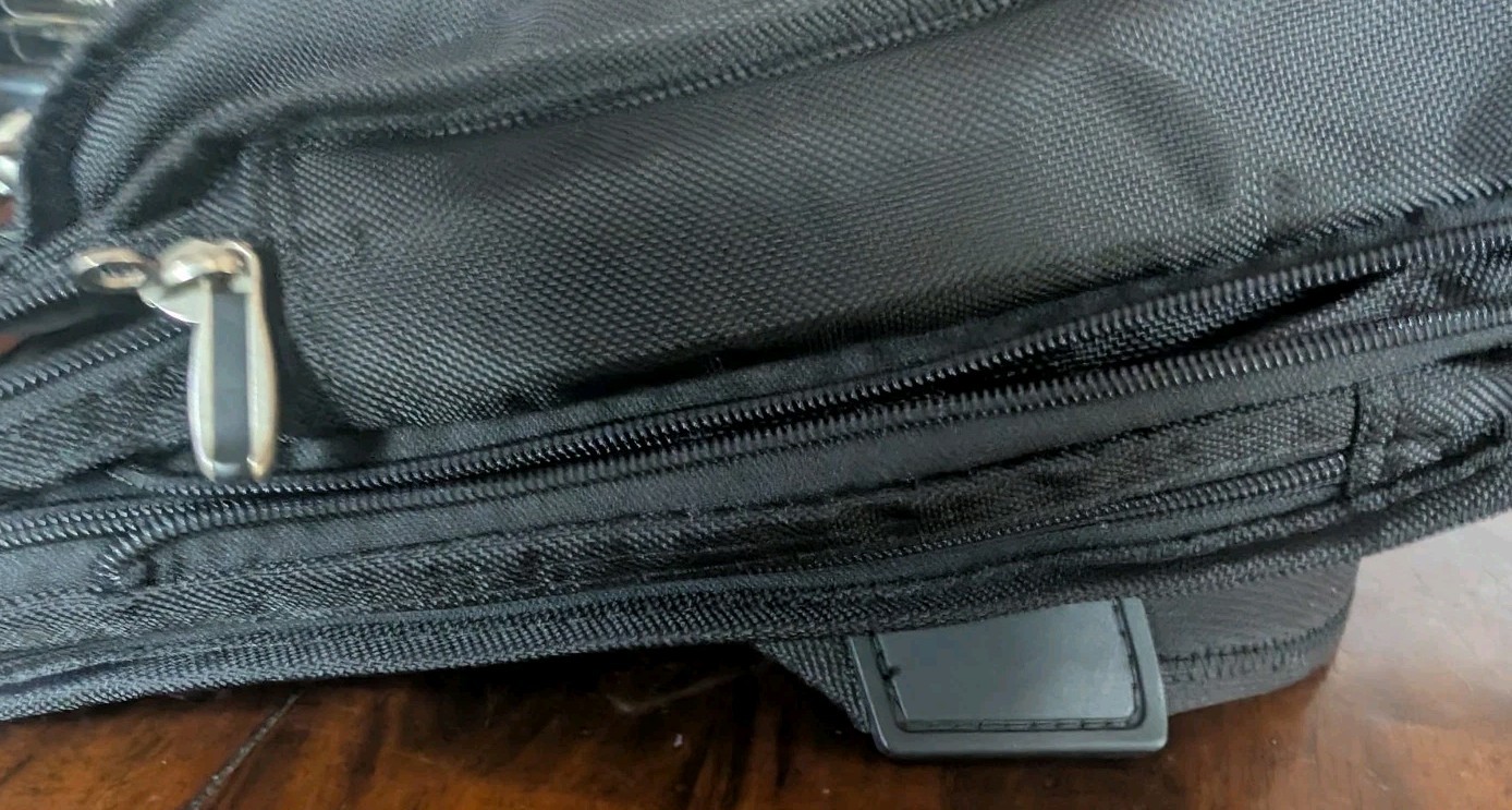 Targus Black Laptop Briefcase Messenger Bag Padded Shoulder Strap Work Travel