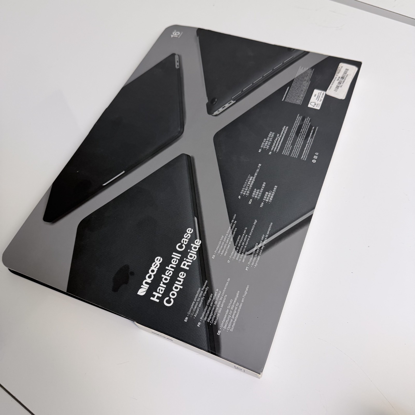New Incase Hardshell Case for 2019 16″ MacBook Pro Black INMB200679-BLK