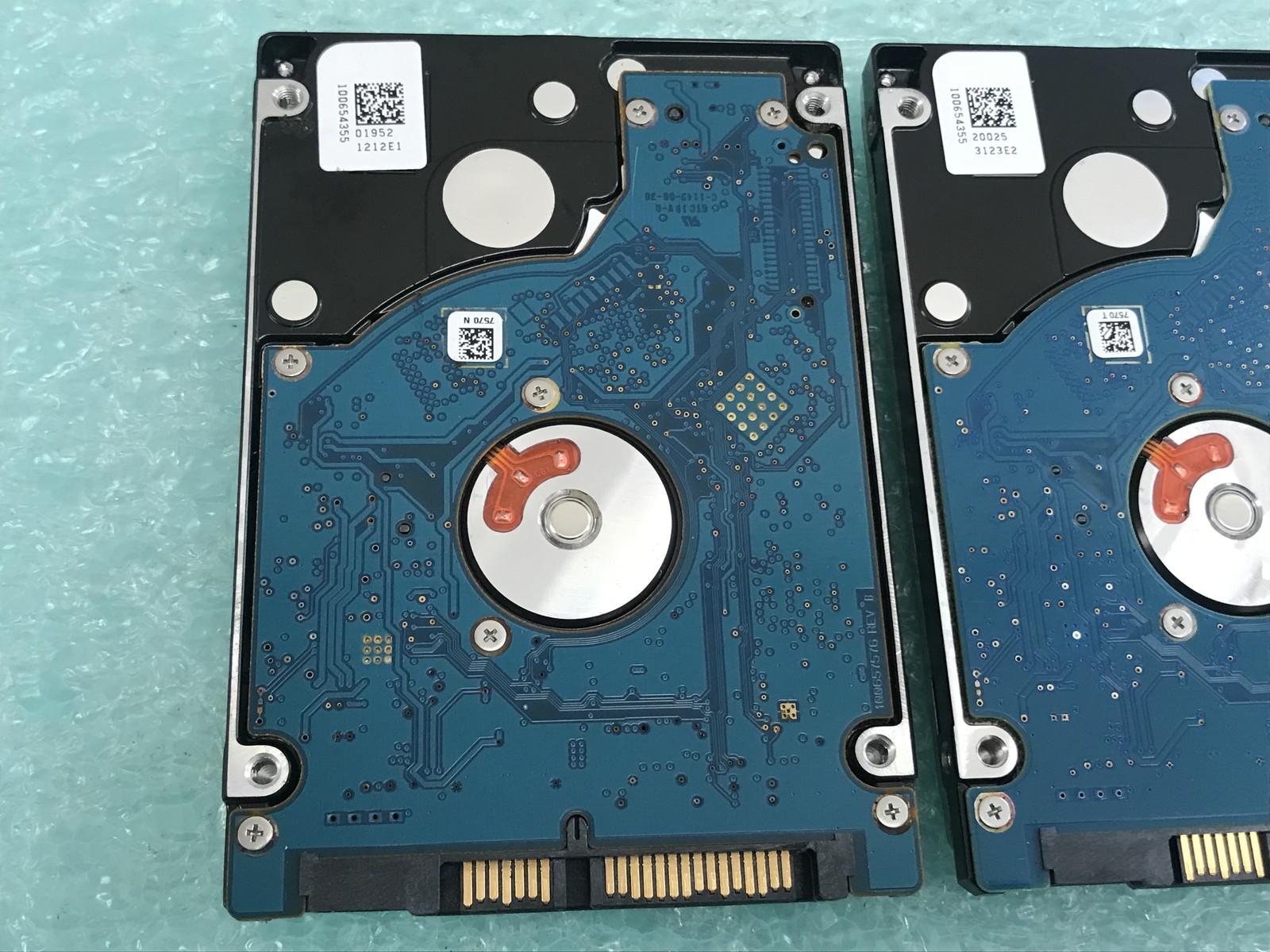 (Lot of 2) Seagate Momentus XT ST750LX003 750GB 7.2K 2.5″ Hybrid Drive – HD755A