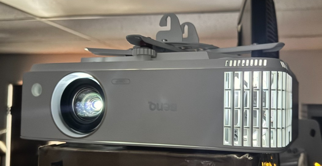 BenQ TH685i 1080p H/T Projector w/Original Cords, Remote