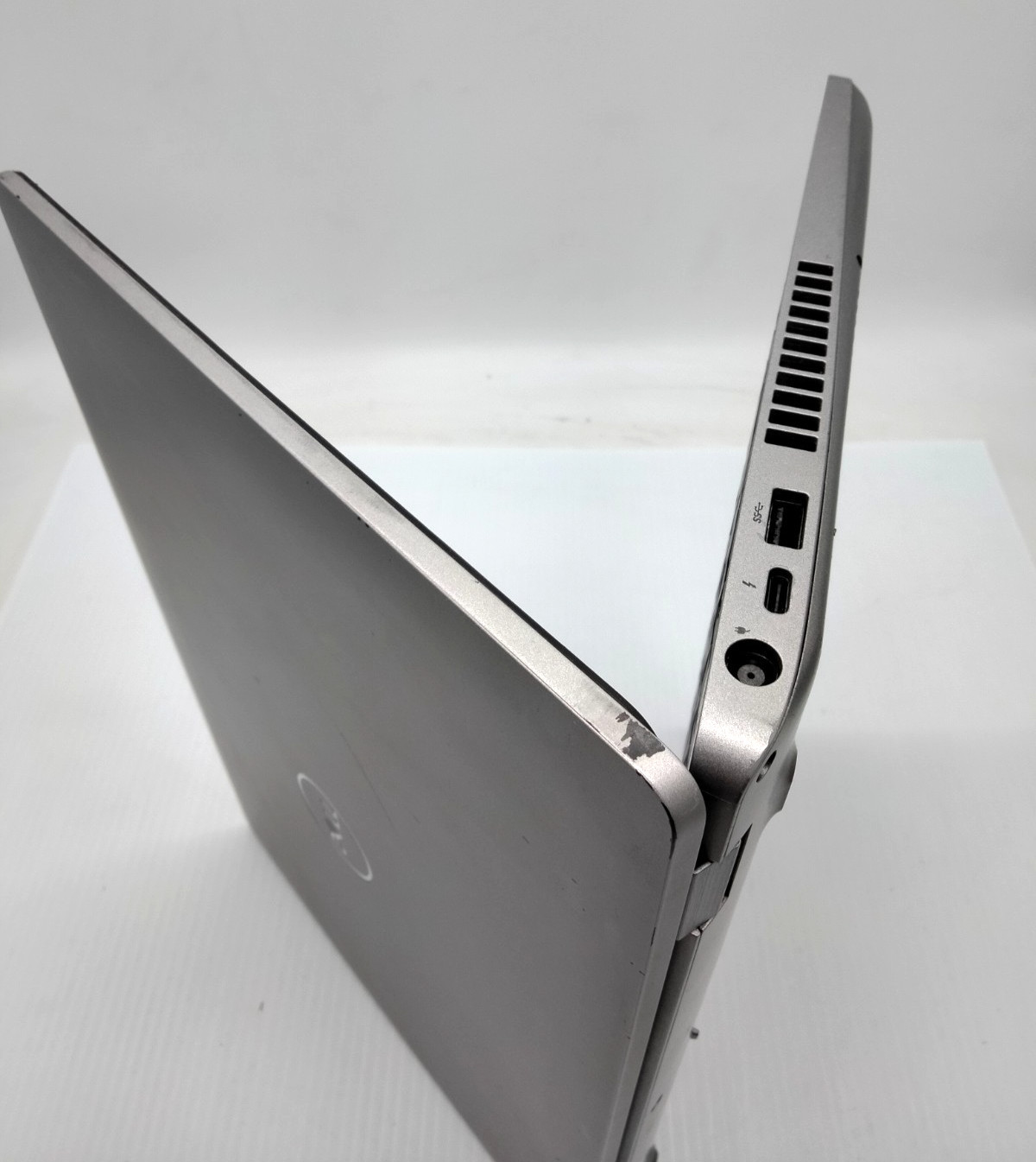 Dell Latitude 5511 15.6″ i7-10850H 2.70GHz No RAM No SSD laptop